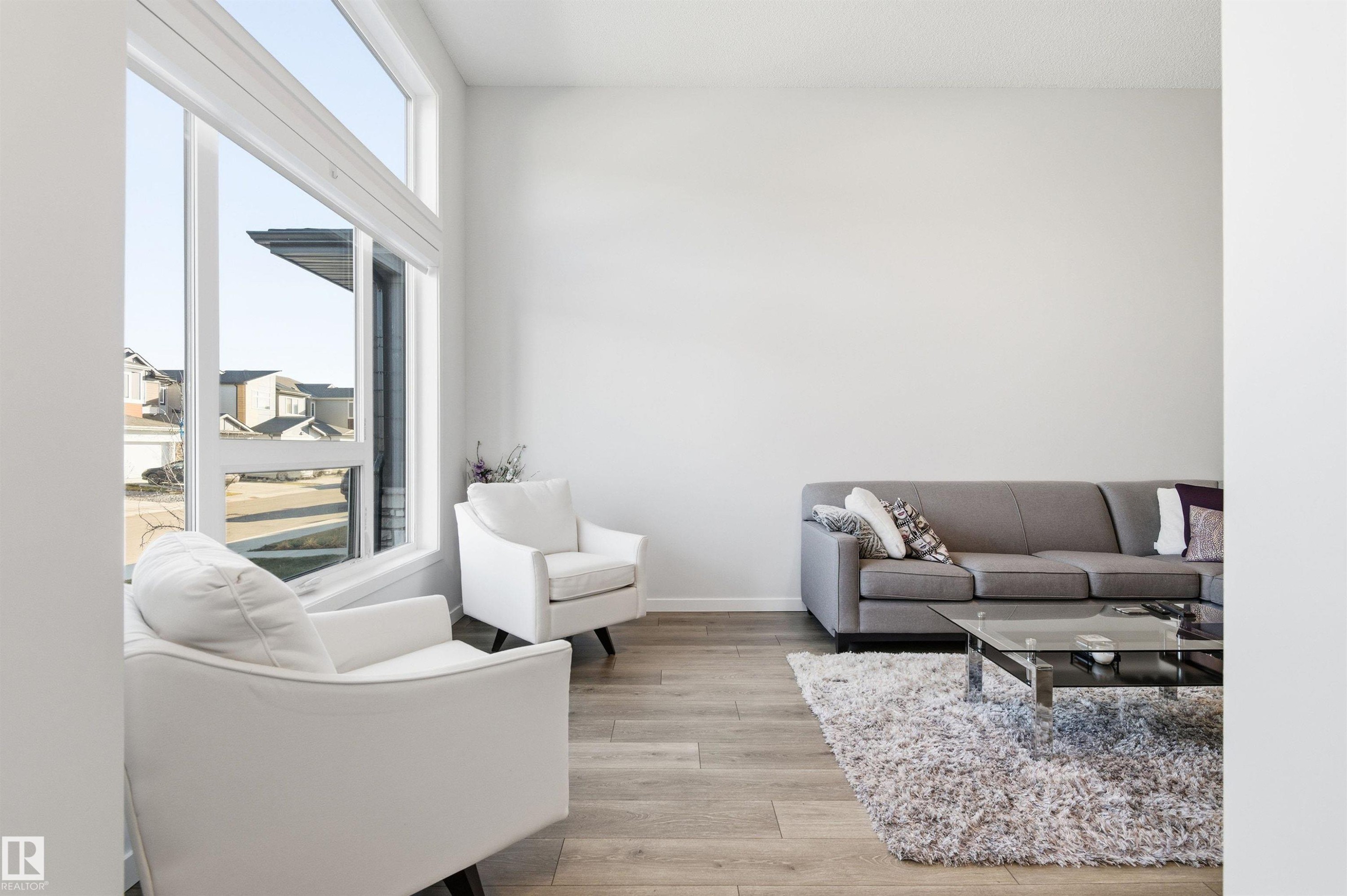 656 35 Street, Edmonton, AB - Indoor Photo Showing Other Room