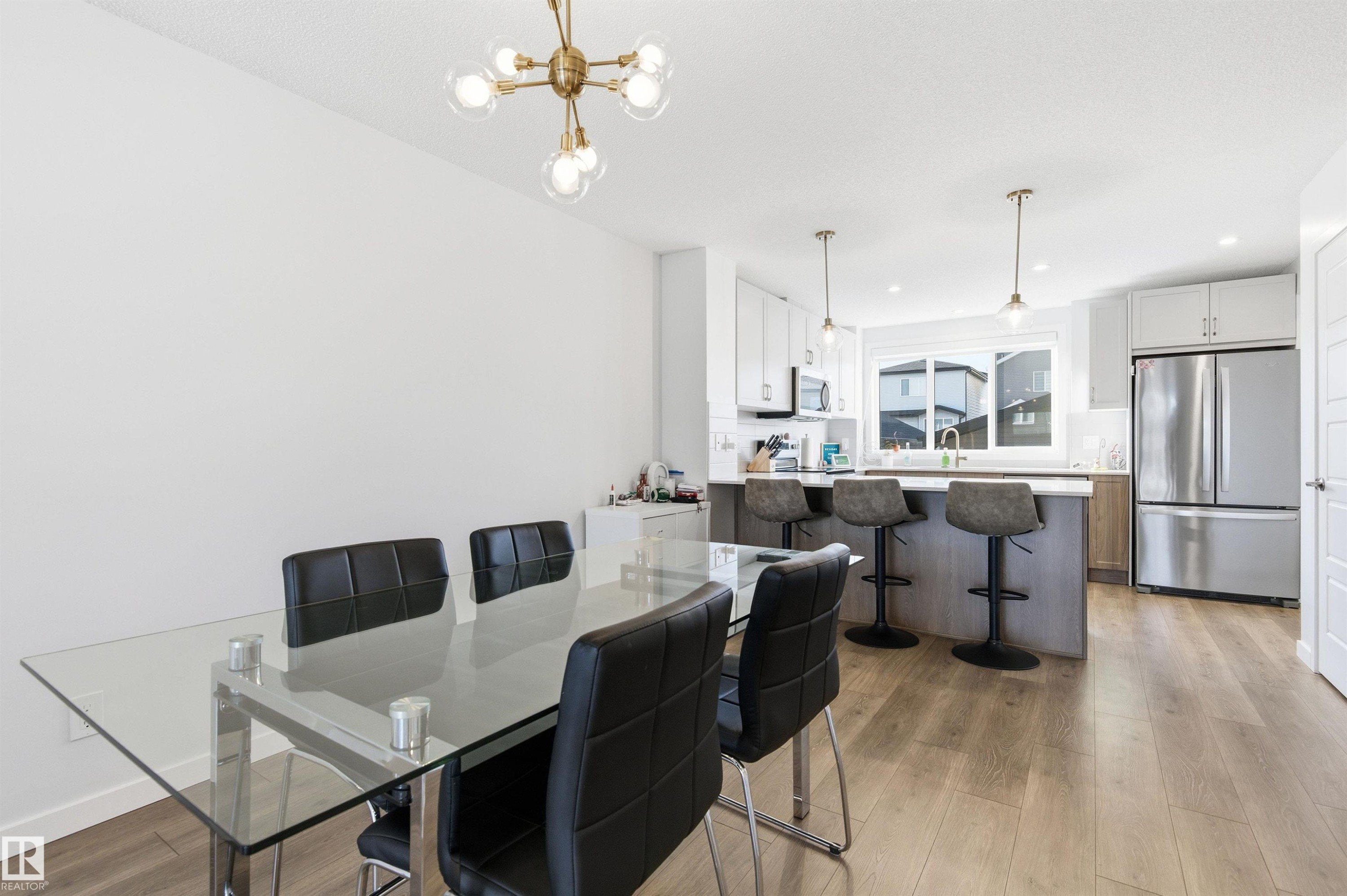 656 35 Street, Edmonton, AB - Indoor Photo Showing Dining Room