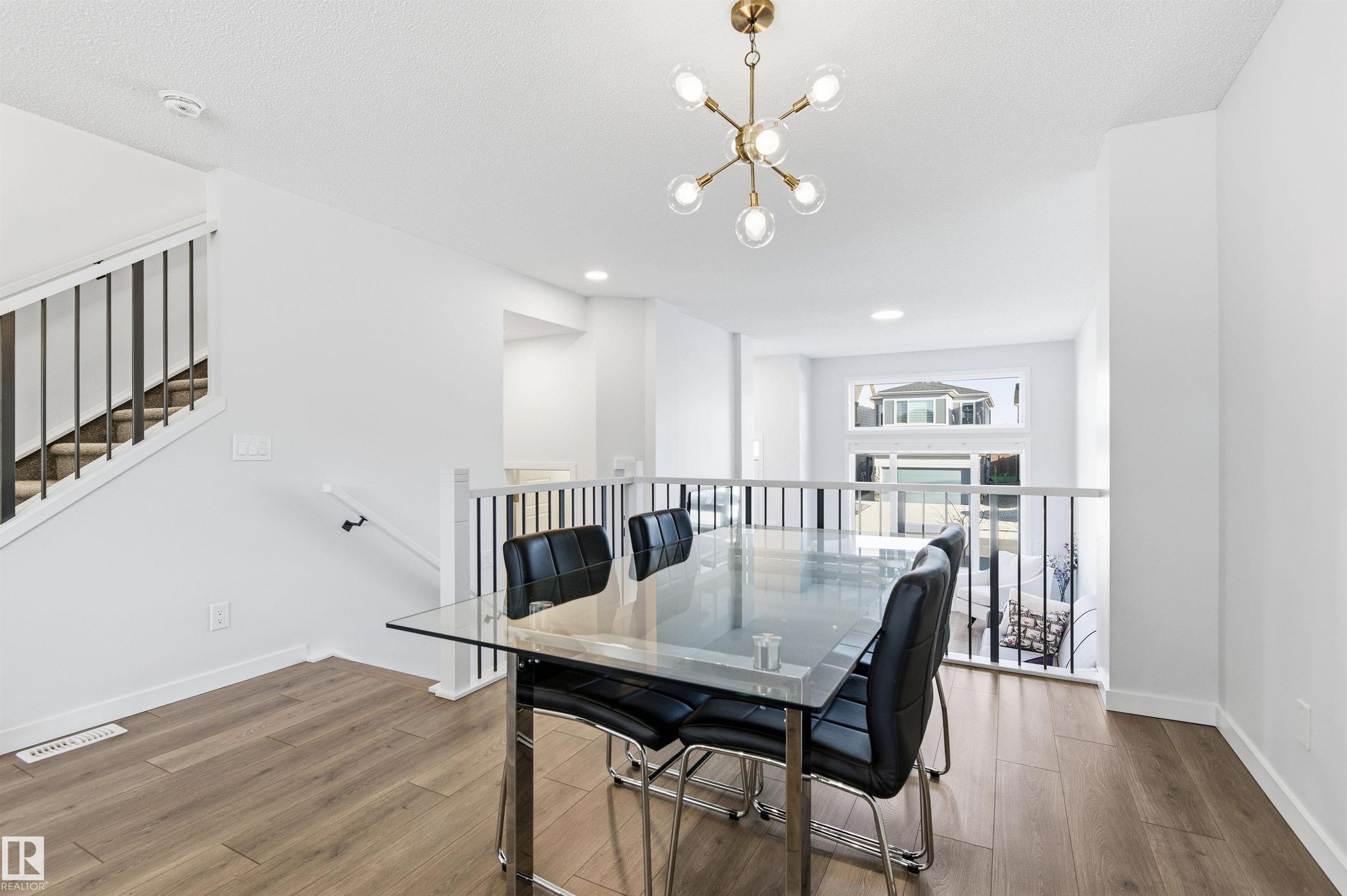 656 35 Street, Edmonton, AB - Indoor Photo Showing Dining Room