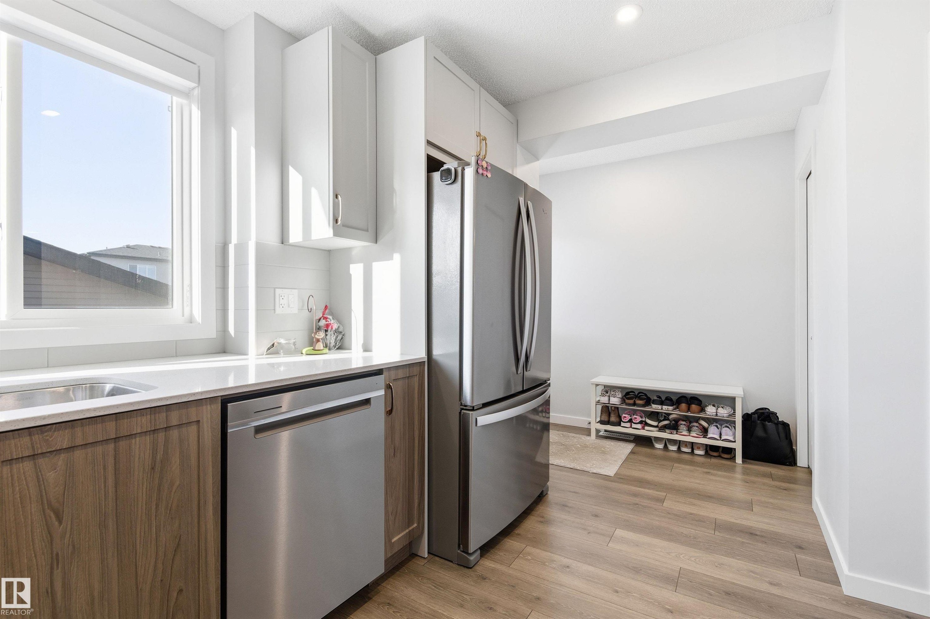 656 35 Street, Edmonton, AB - Indoor Photo Showing Kitchen