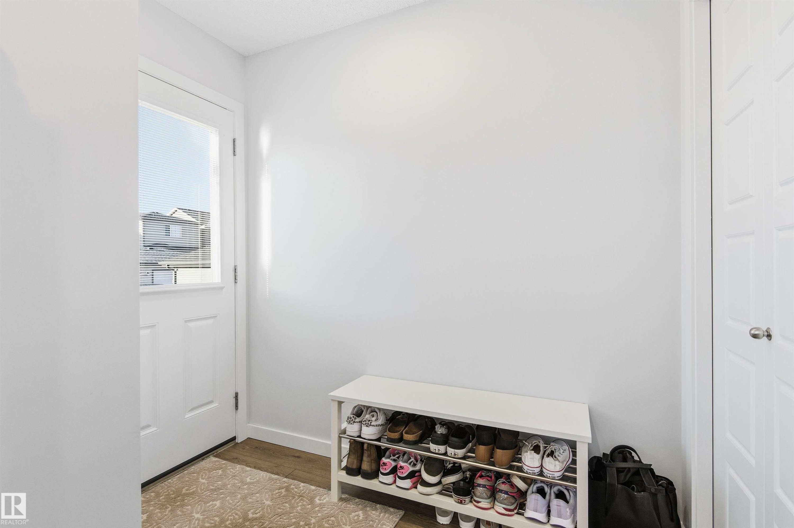 656 35 Street, Edmonton, AB - Indoor Photo Showing Other Room