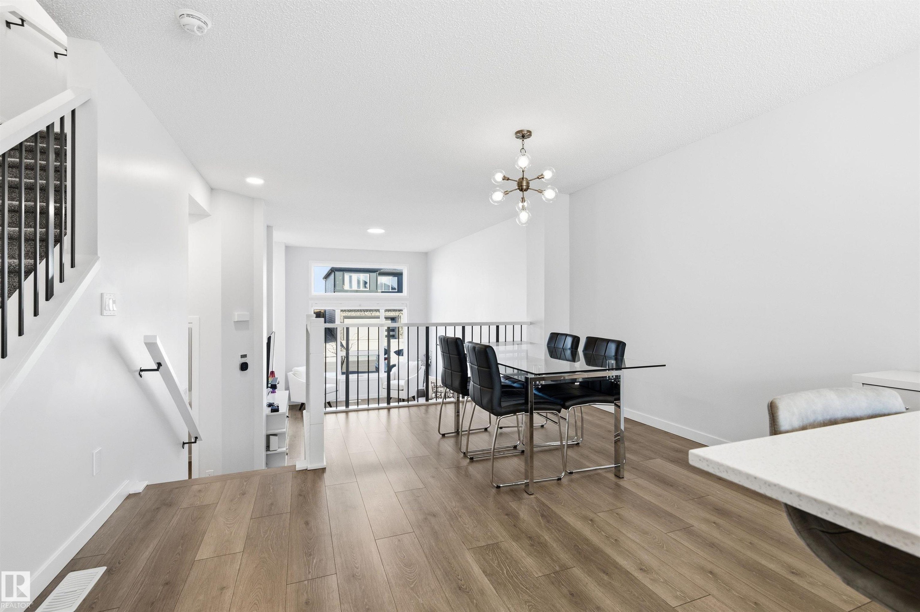 656 35 Street, Edmonton, AB - Indoor