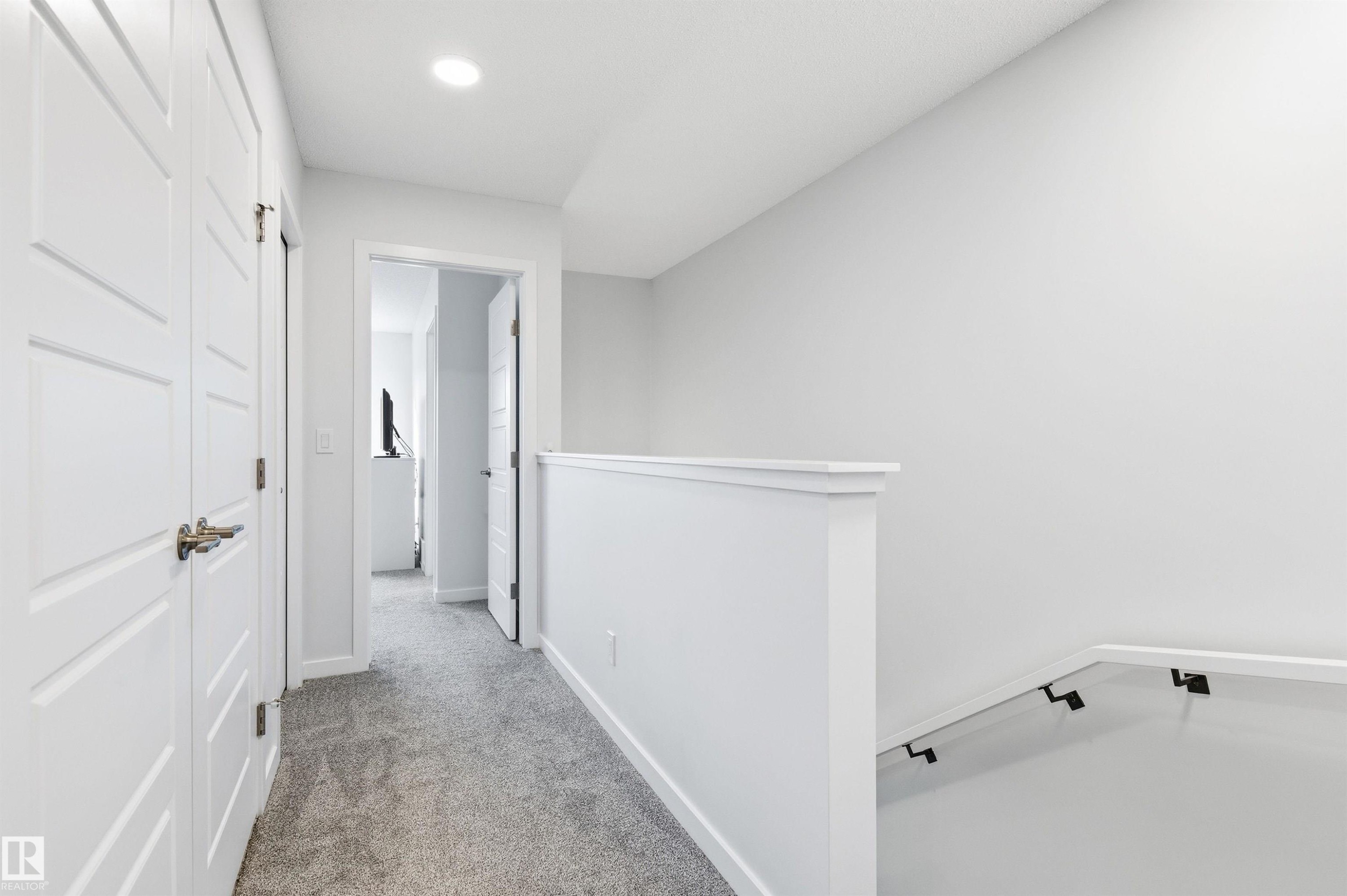 656 35 Street, Edmonton, AB - Indoor Photo Showing Other Room