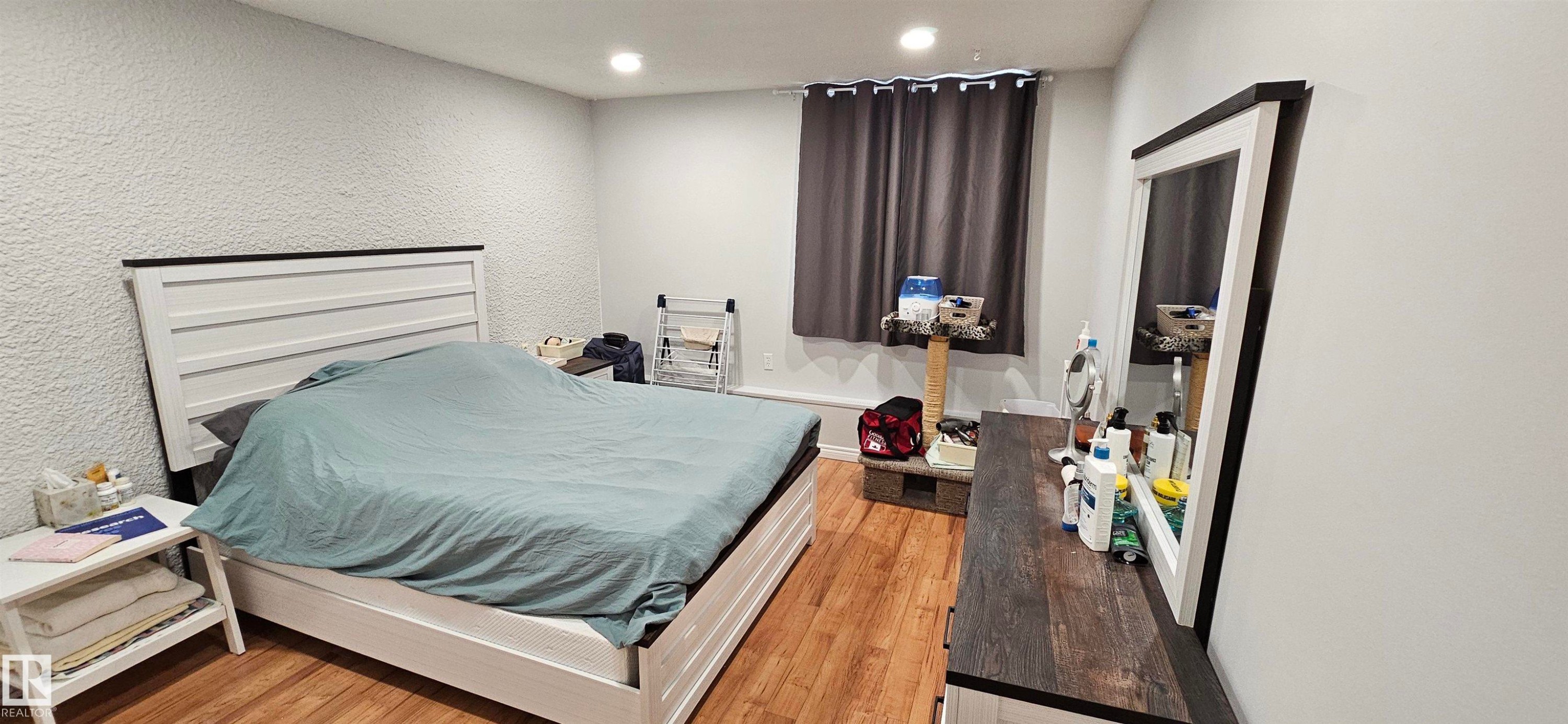 906 11307 99 Avenue, Edmonton, AB - Indoor Photo Showing Bedroom