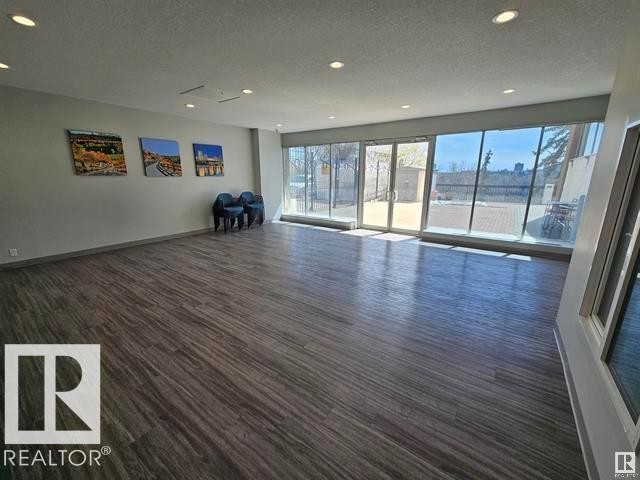 906 11307 99 Avenue, Edmonton, AB - Indoor Photo Showing Other Room