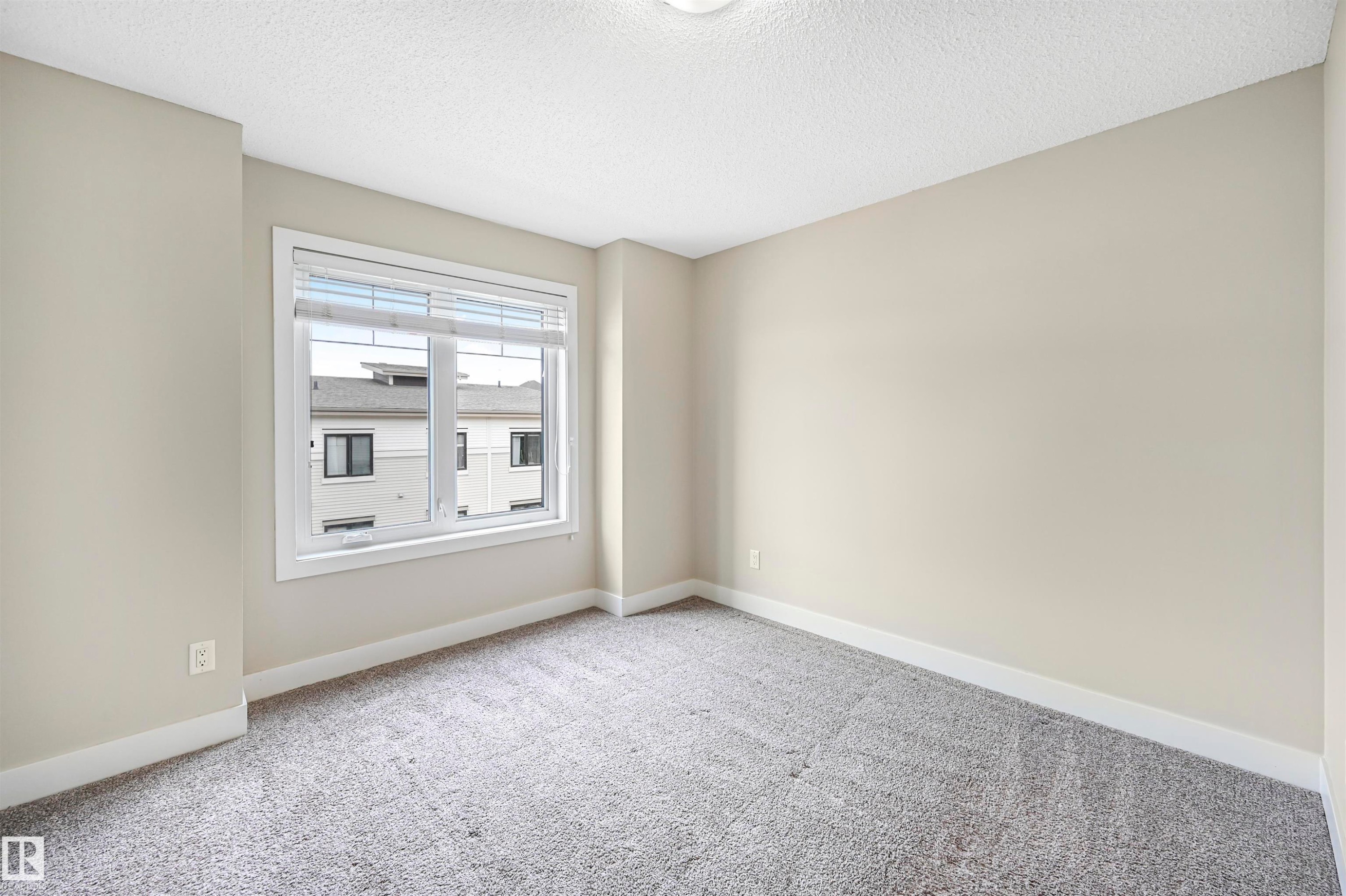 102 804 Welsh Drive, Edmonton, AB - Indoor Photo Showing Other Room