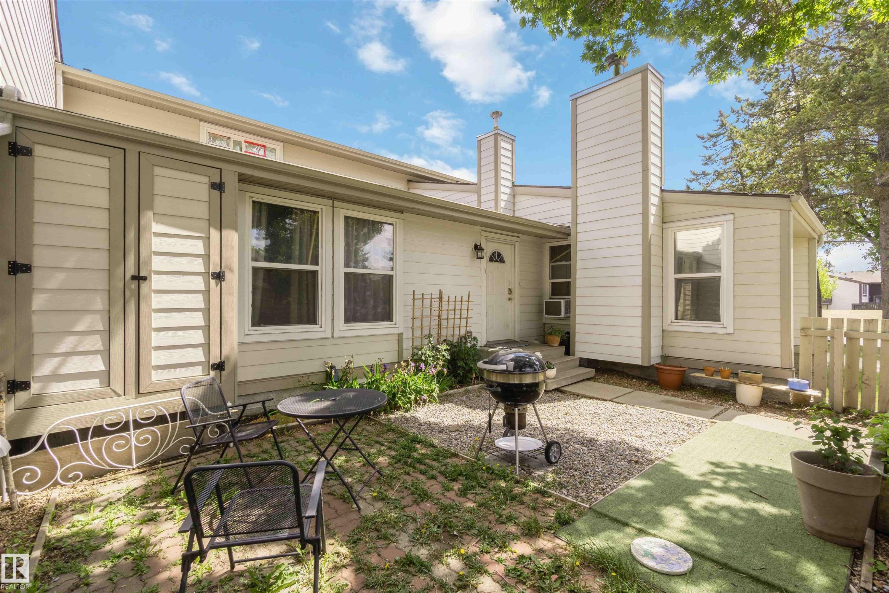 7026 Mill Woods Road S, Edmonton, AB - Outdoor