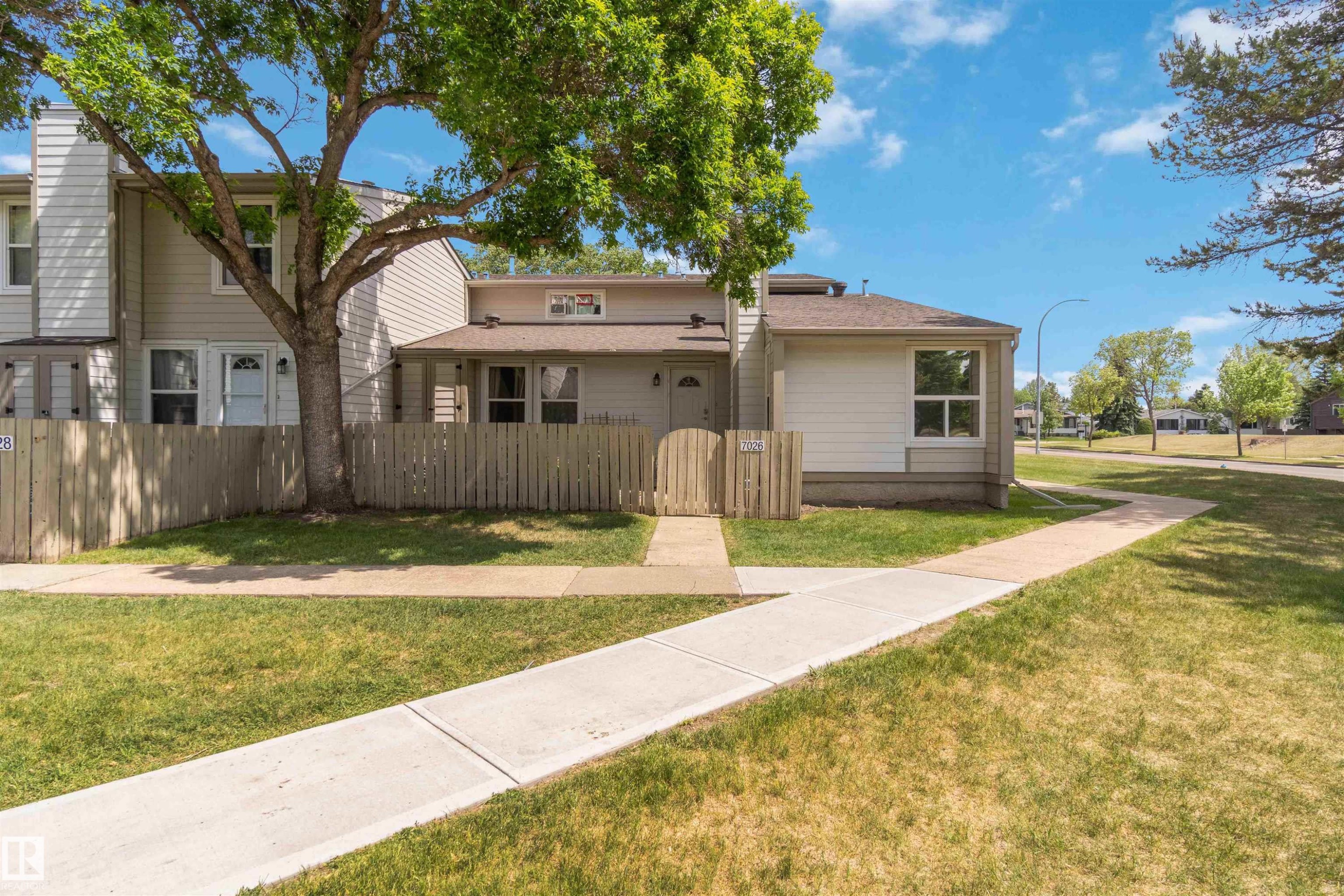 7026 Mill Woods Road S, Edmonton, AB - Outdoor