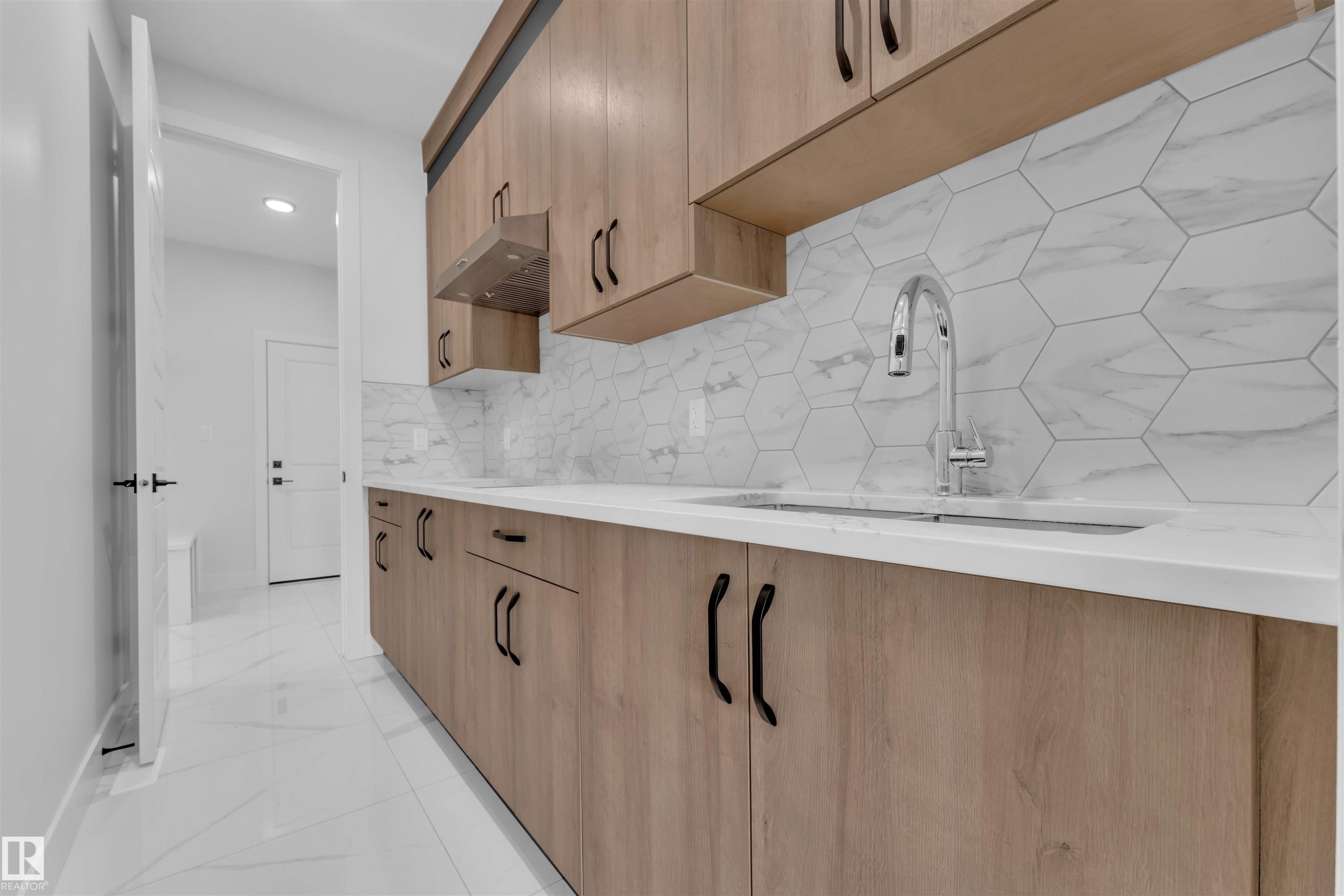 22835 80 Avenue, Edmonton, AB - Indoor