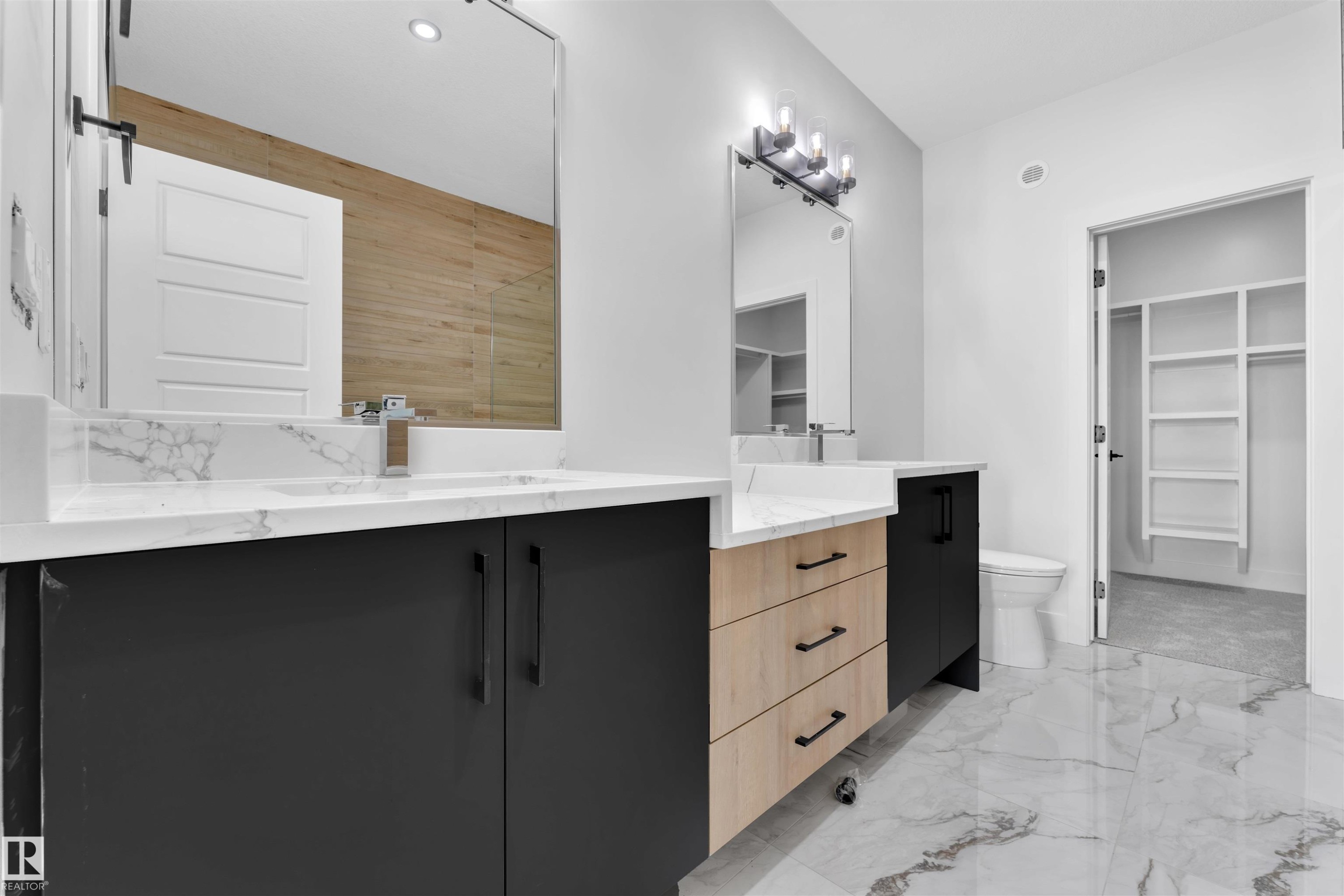 22835 80 Avenue, Edmonton, AB - Indoor Photo Showing Bathroom