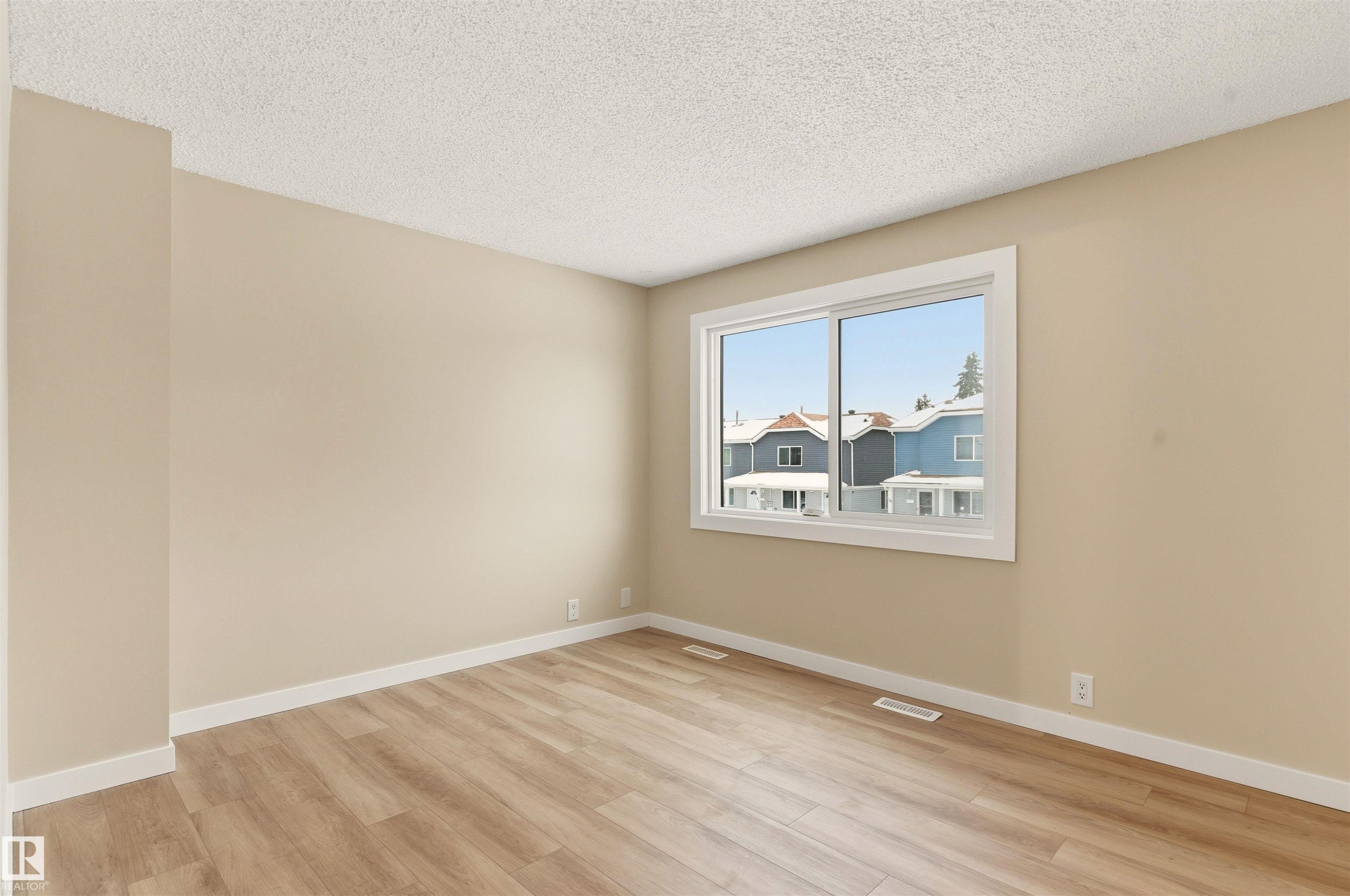 12 1411 Mill Woods Road E, Edmonton, AB - Indoor Photo Showing Other Room