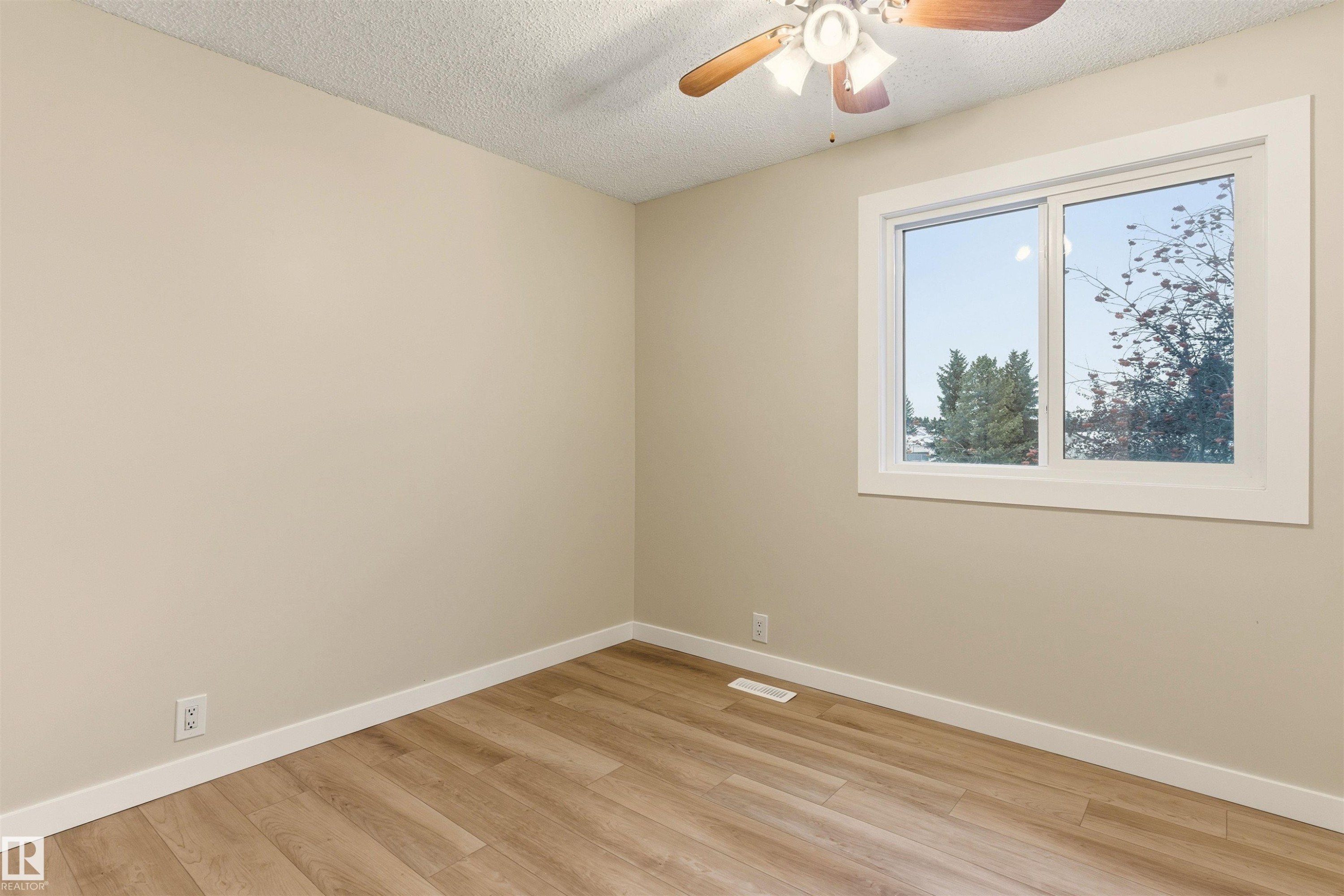 12 1411 Mill Woods Road E, Edmonton, AB - Indoor Photo Showing Other Room