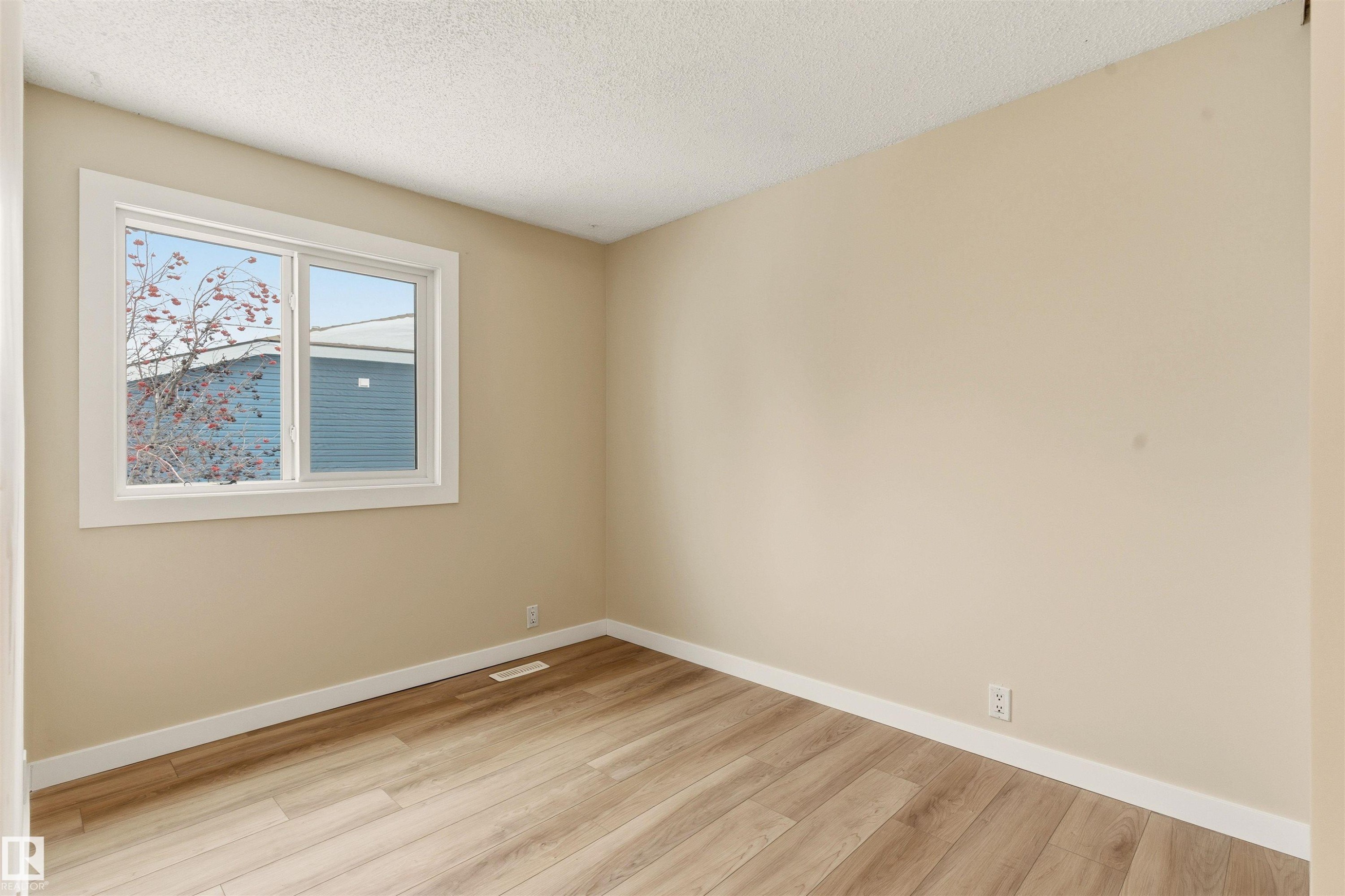 12 1411 Mill Woods Road E, Edmonton, AB - Indoor Photo Showing Other Room