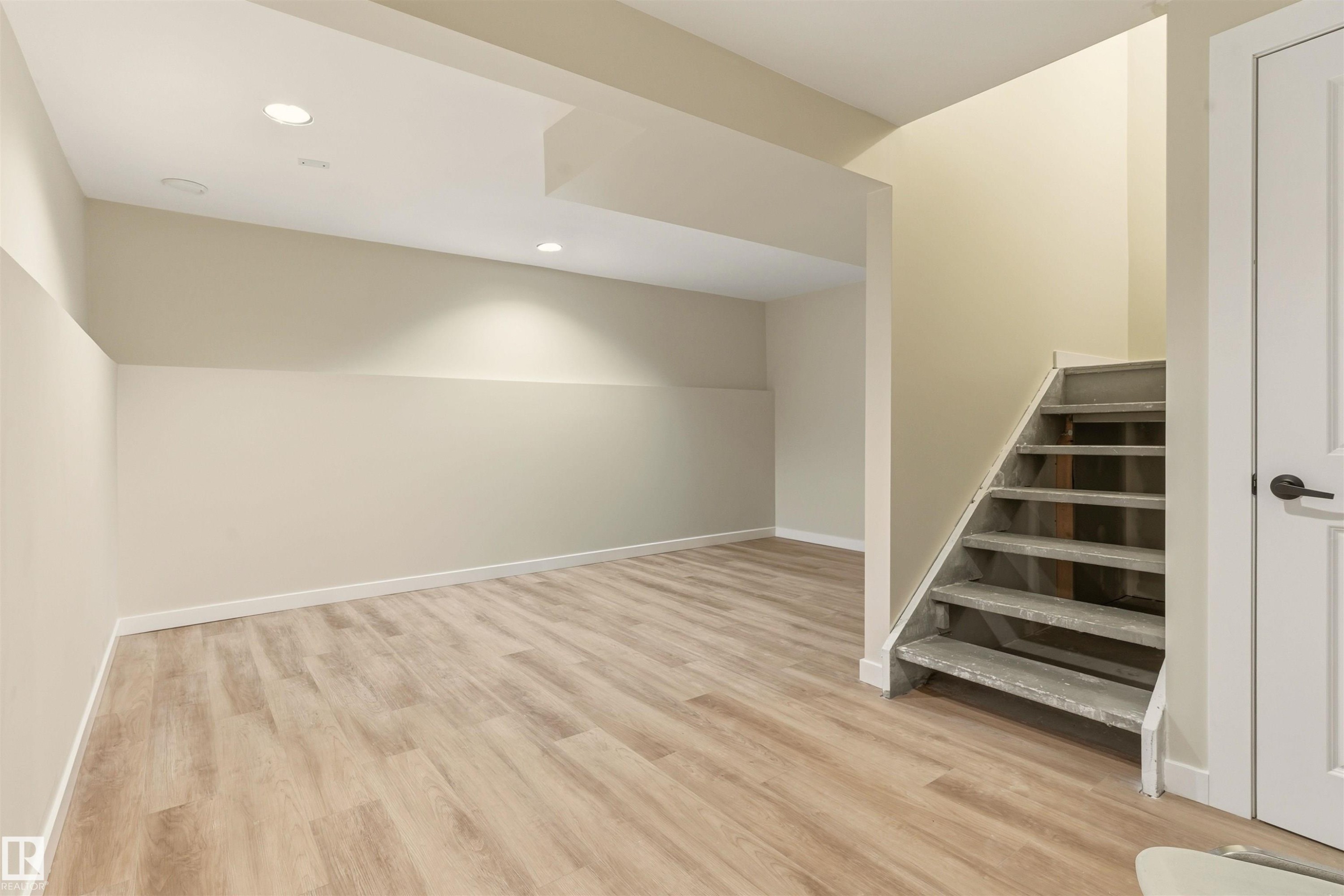 12 1411 Mill Woods Road E, Edmonton, AB - Indoor Photo Showing Other Room