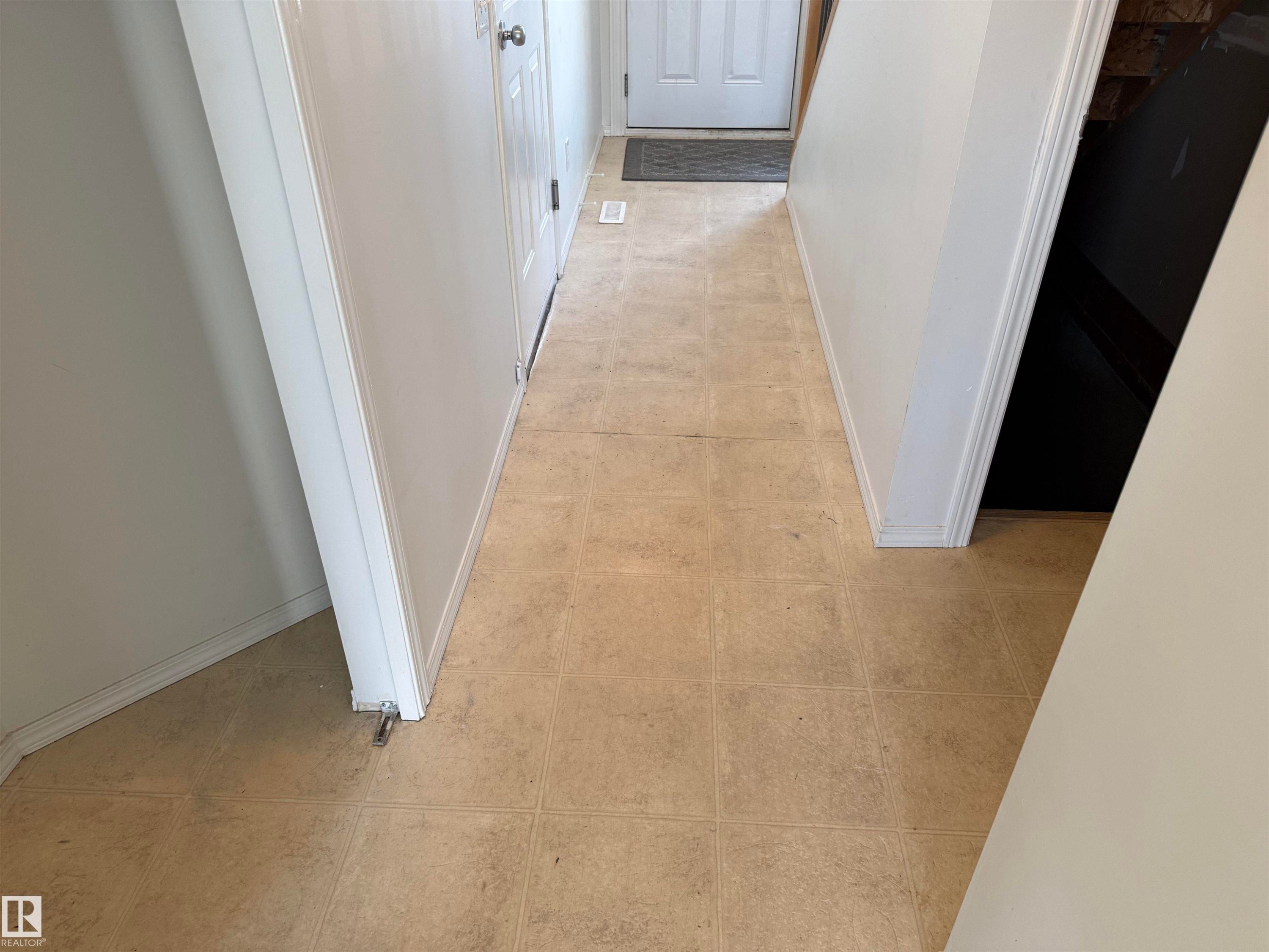 51 16823 84 Street, Edmonton, AB - Indoor Photo Showing Other Room