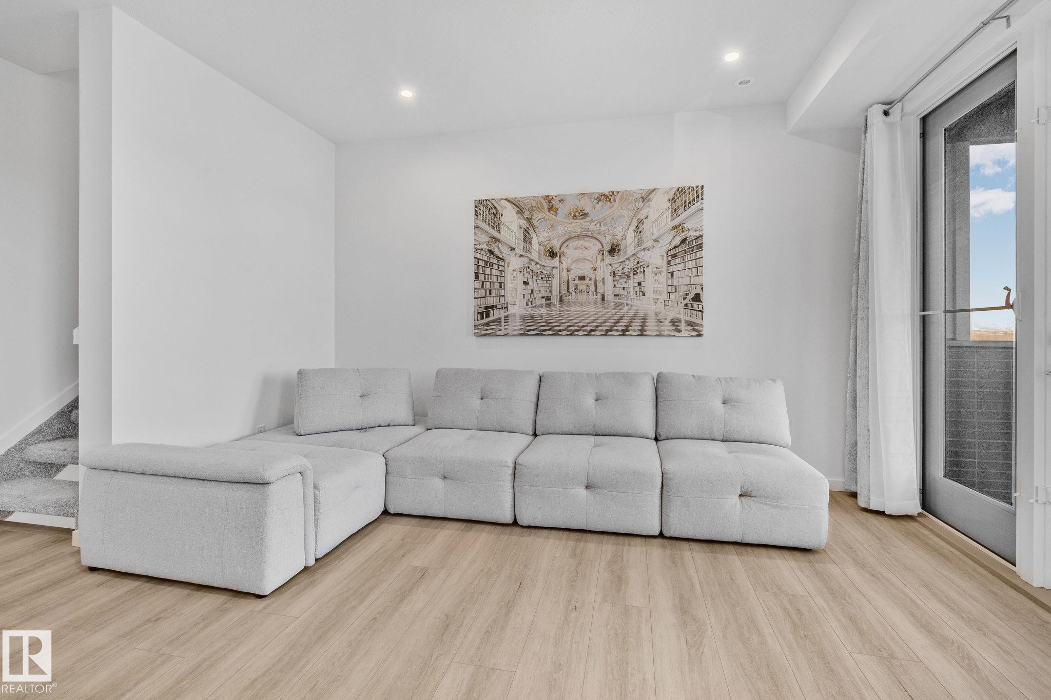 84 5 Rondeau Drive, St. Albert, AB - Indoor Photo Showing Living Room