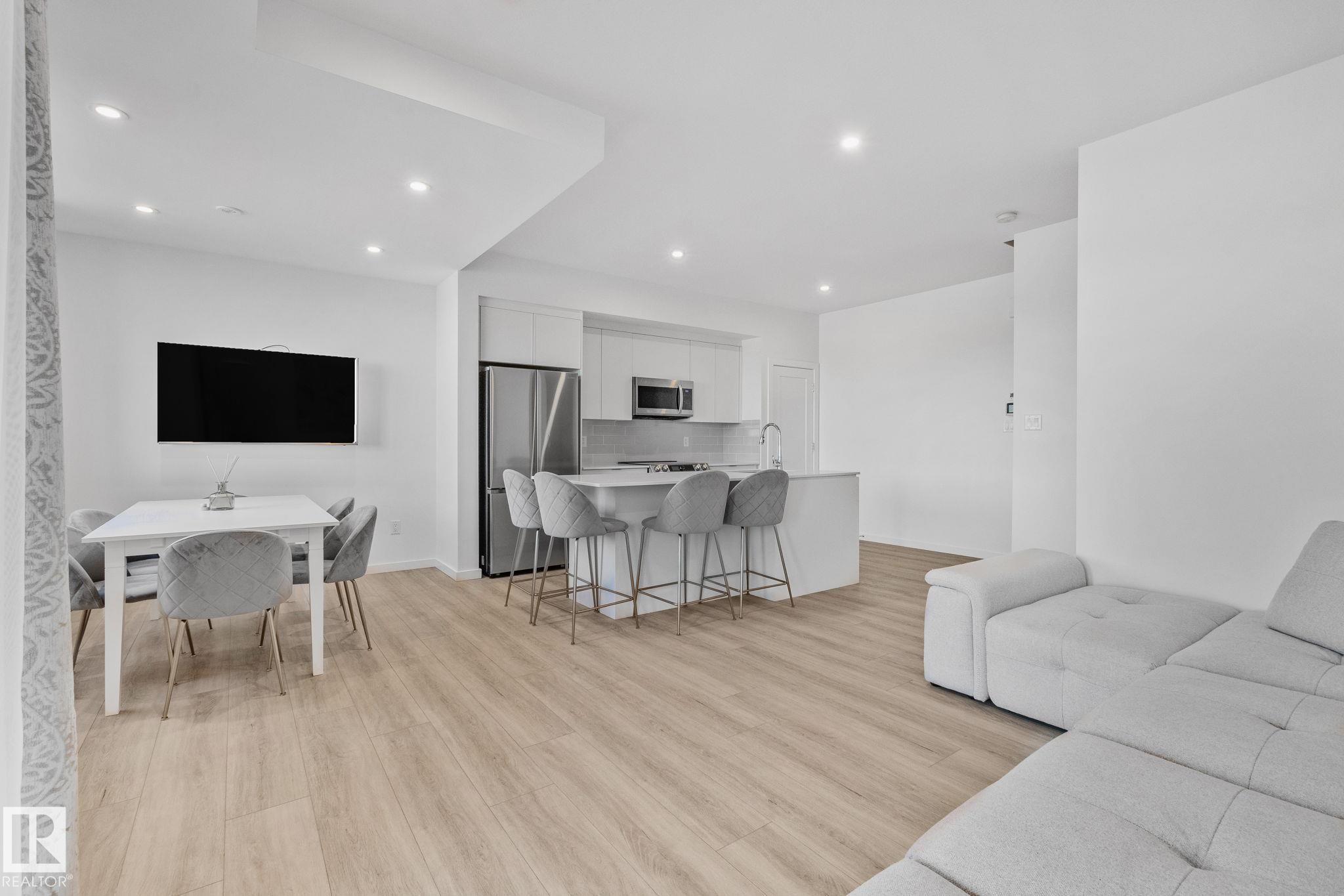 84 5 Rondeau Drive, St. Albert, AB - Indoor