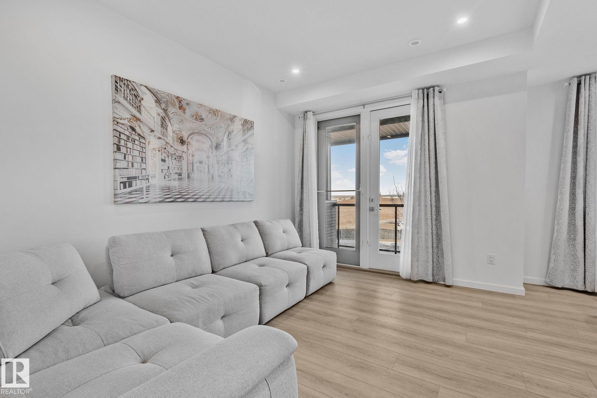 84 5 Rondeau Drive, St. Albert, AB - Indoor Photo Showing Living Room