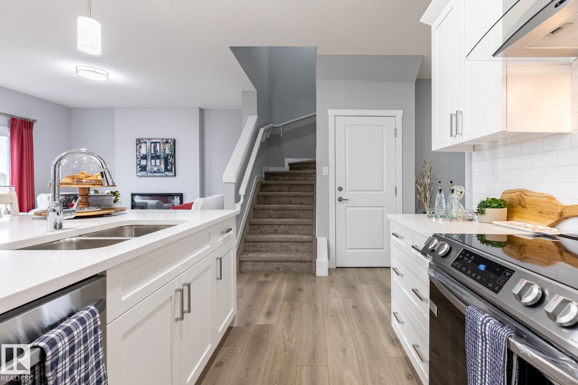 19424 26 Avenue, Edmonton, AB - Indoor Photo Showing Kitchen With Double Sink