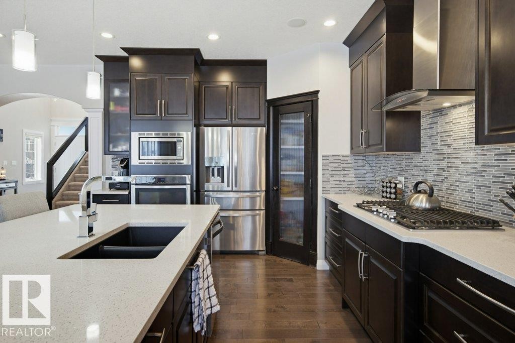2603 Bluejay Close, Edmonton, AB - Indoor Photo Showing Kitchen With Stainless Steel Kitchen With Double Sink With Upgraded Kitchen