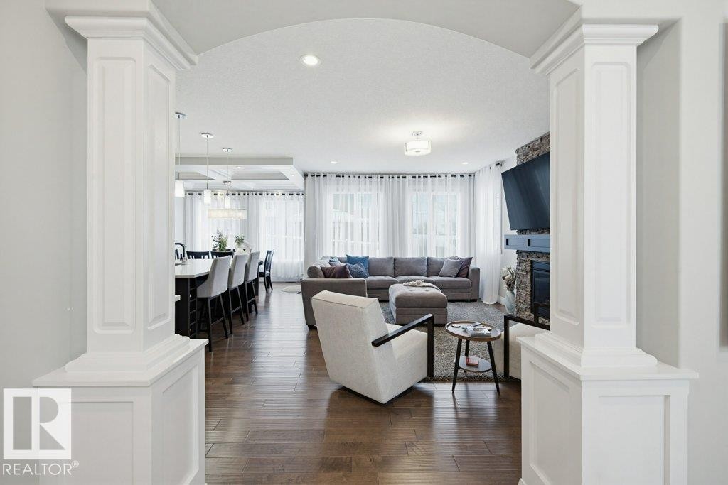 2603 Bluejay Close, Edmonton, AB - Indoor Photo Showing Living Room