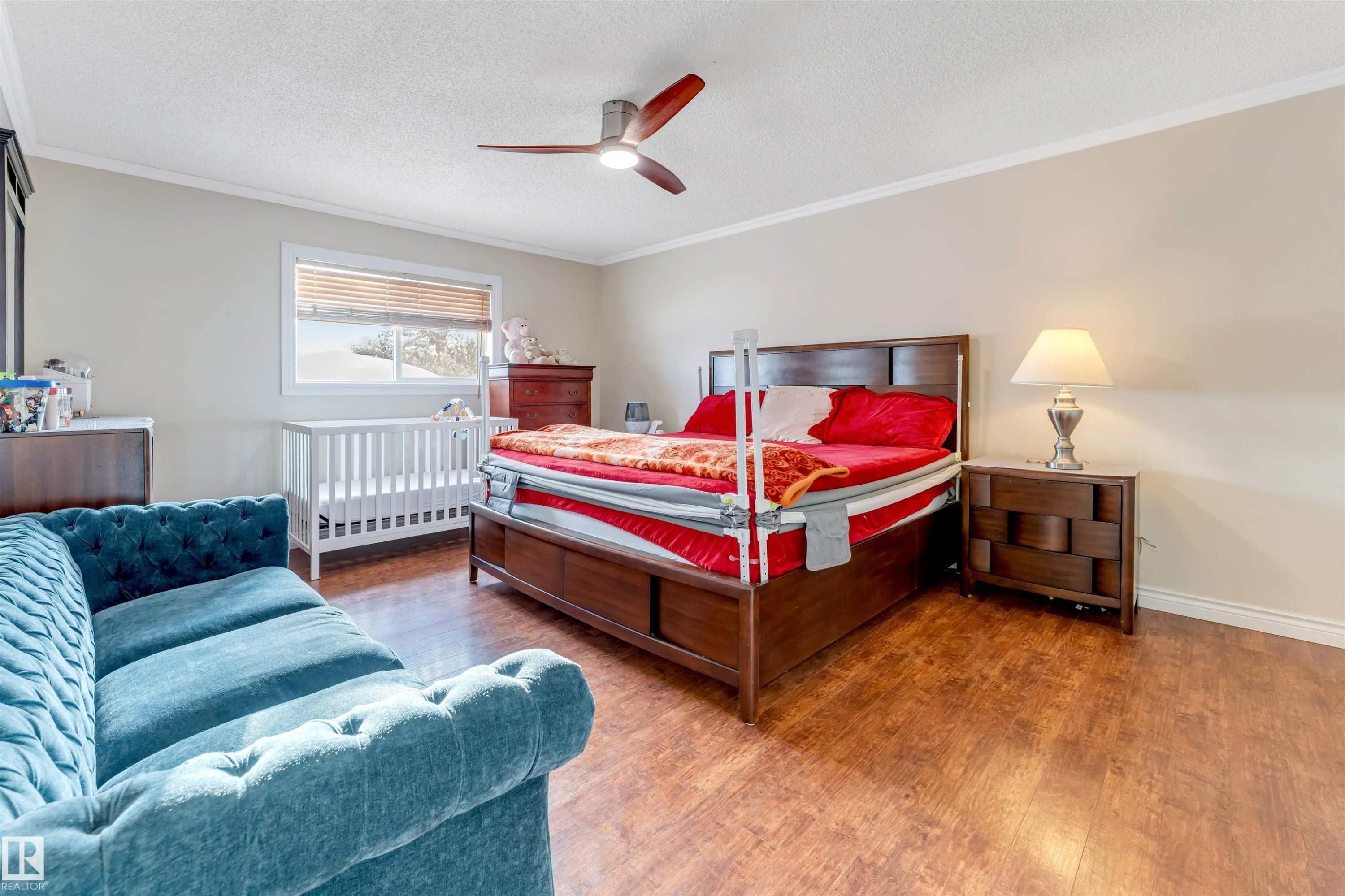 Bedroom featuring crown molding, a textured ceiling, wood finished floors, and a ceiling fan - 18404 97A Avenue, Edmonton, AB - Indoor Photo Showing Bedroom