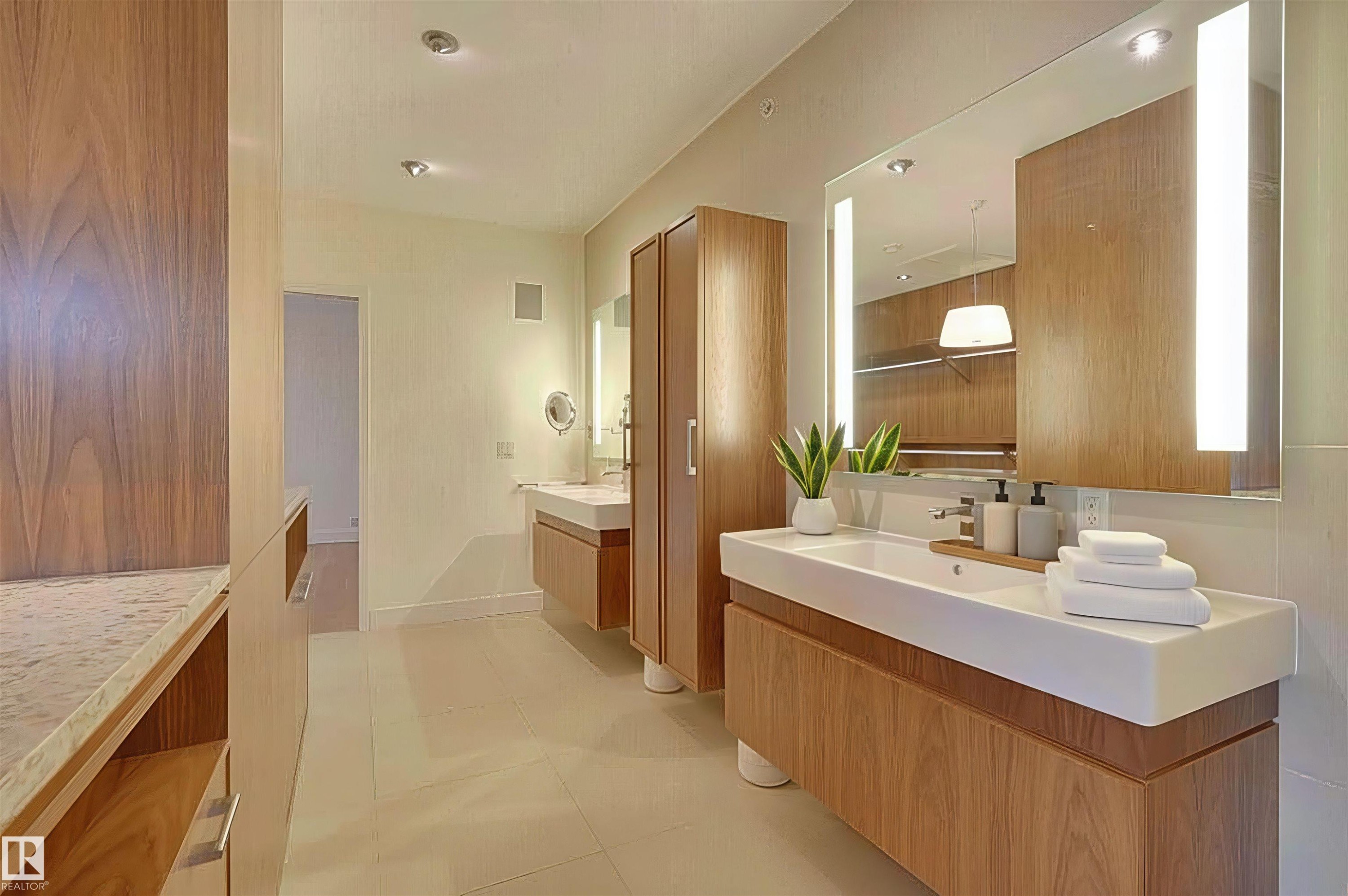 28 Riverside Crescent, Edmonton, AB - Indoor Photo Showing Bathroom