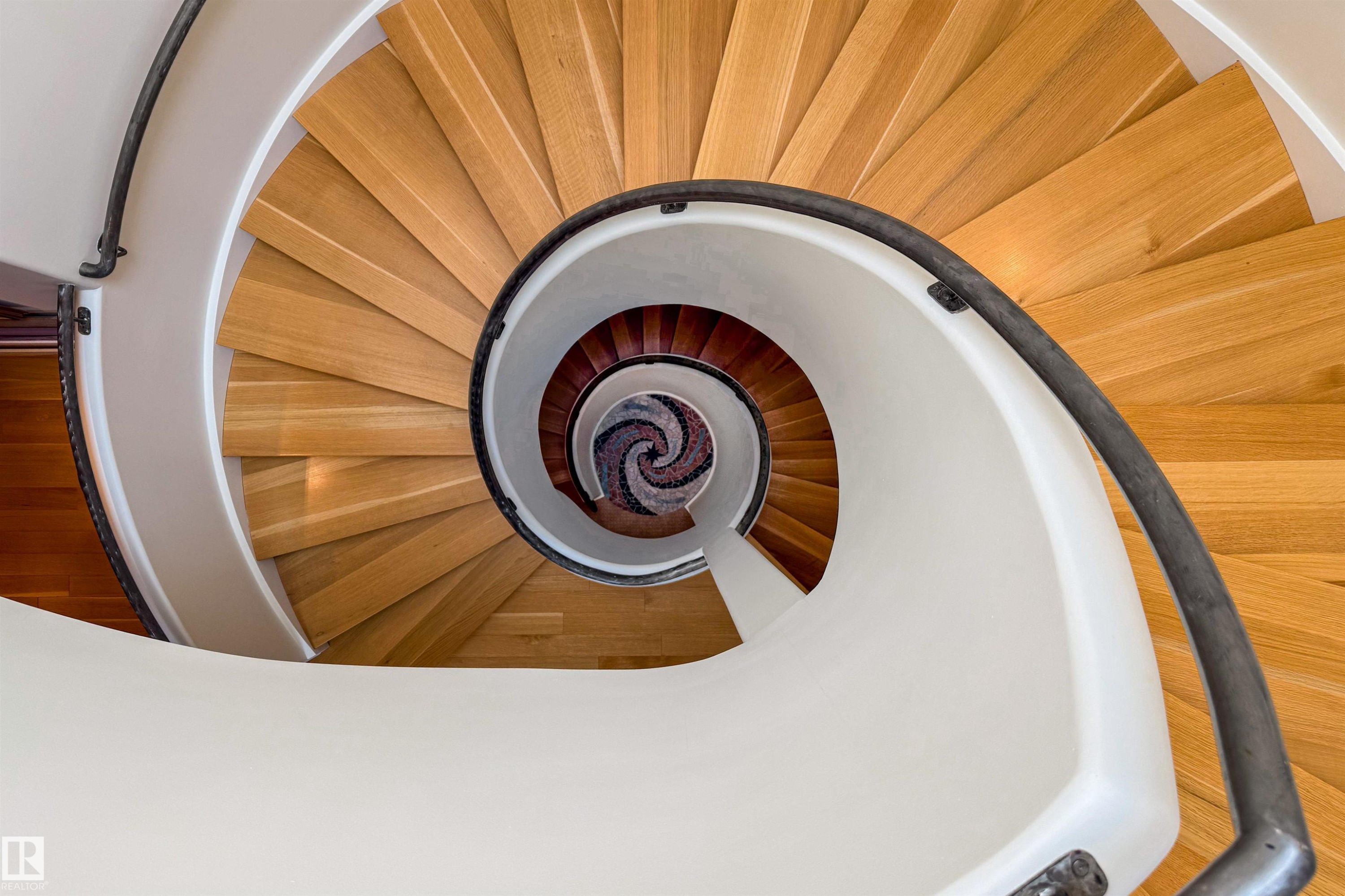 28 Riverside Crescent, Edmonton, AB - Indoor Photo Showing Other Room