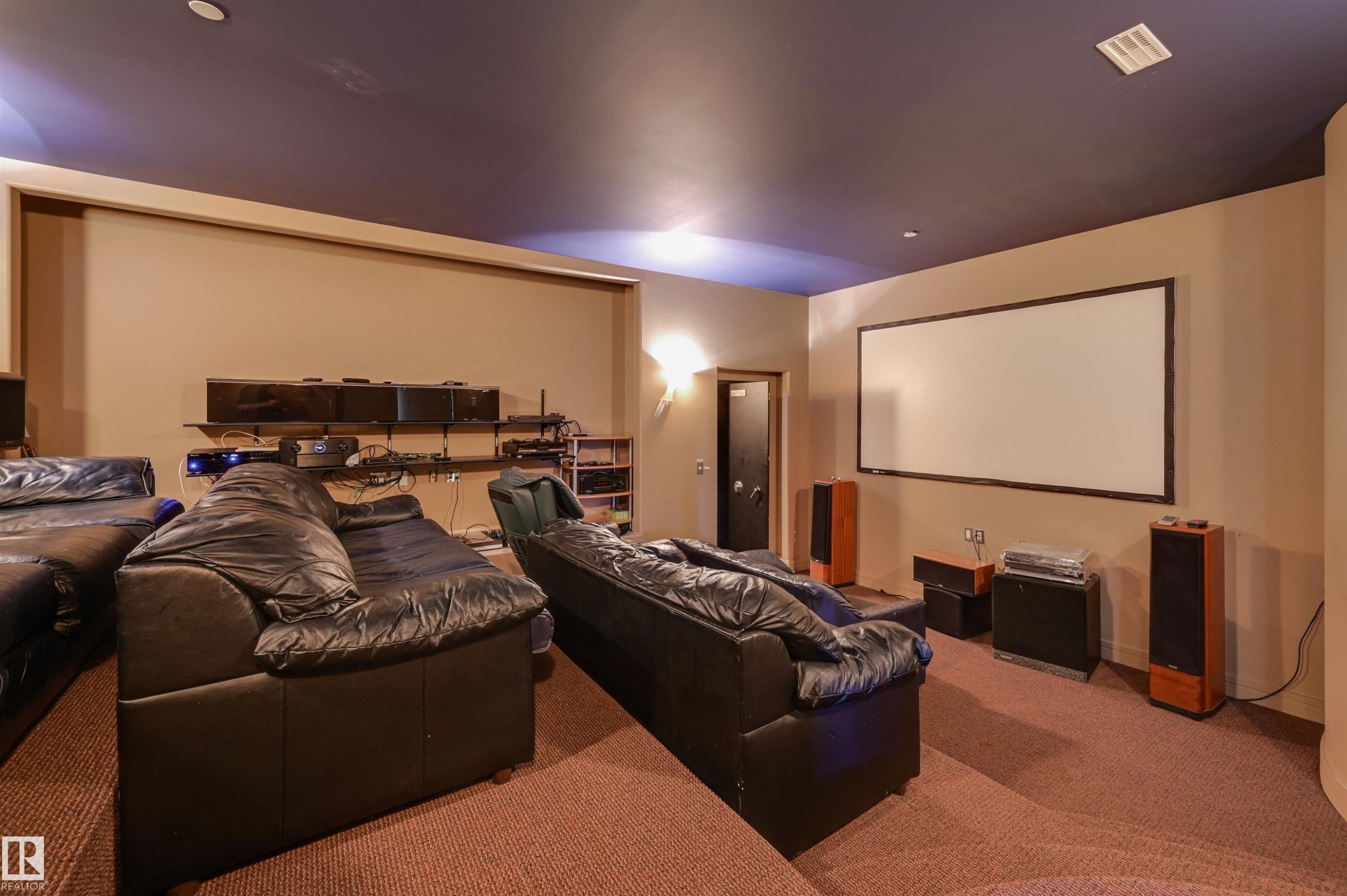 28 Riverside Crescent, Edmonton, AB - Indoor Photo Showing Other Room