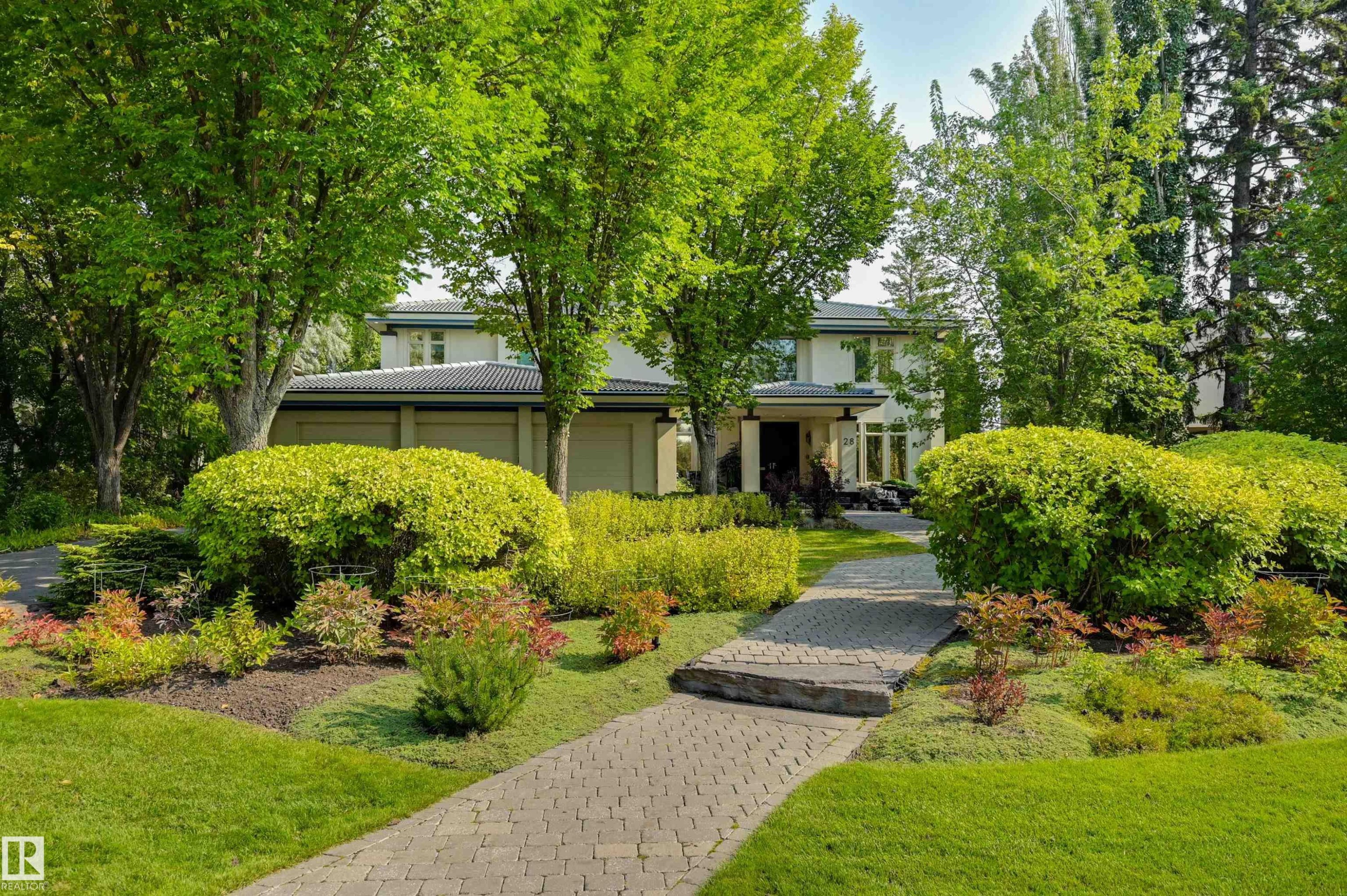 28 Riverside Crescent, Edmonton, AB - Outdoor