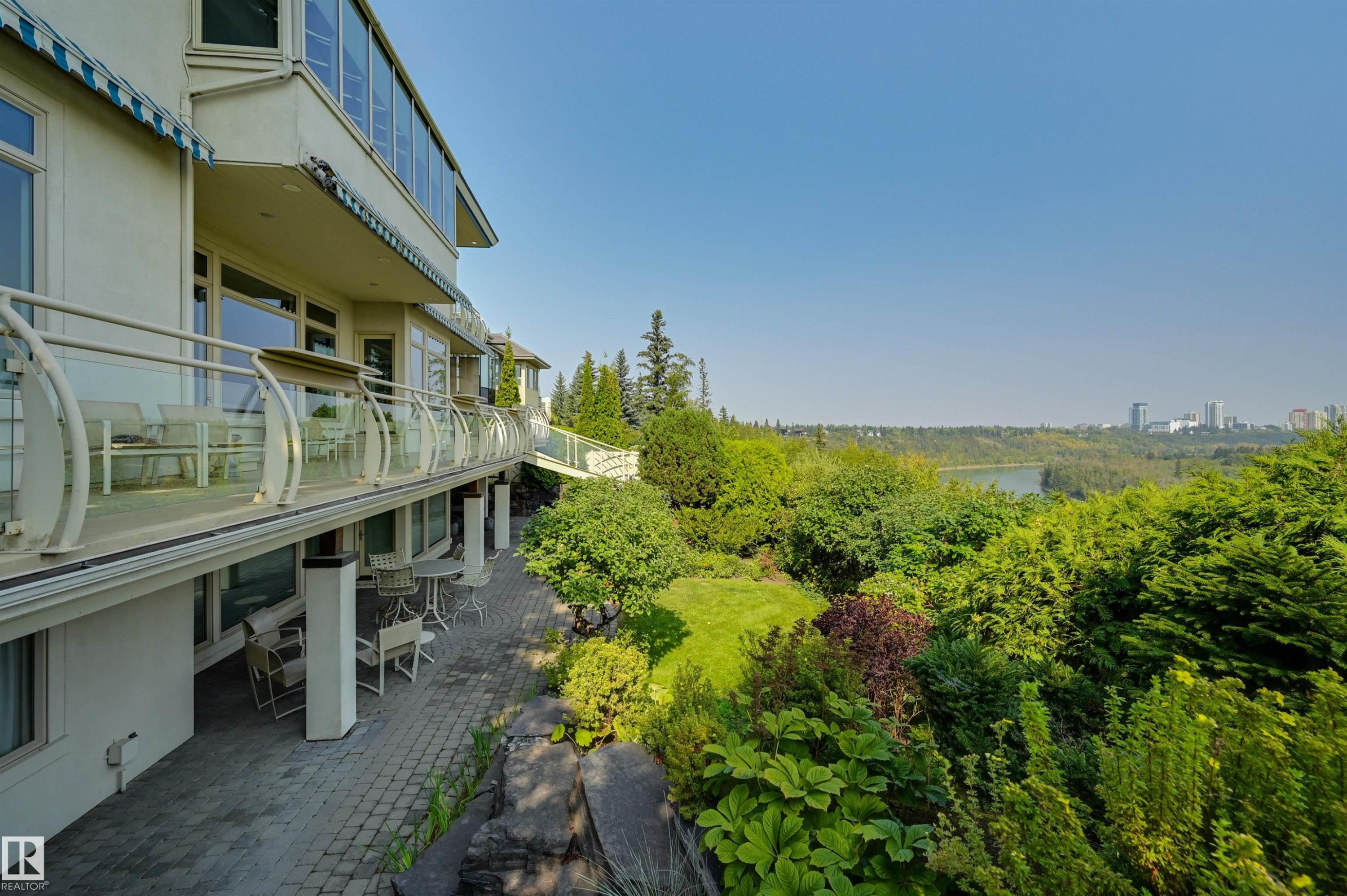 28 Riverside Crescent, Edmonton, AB - Outdoor