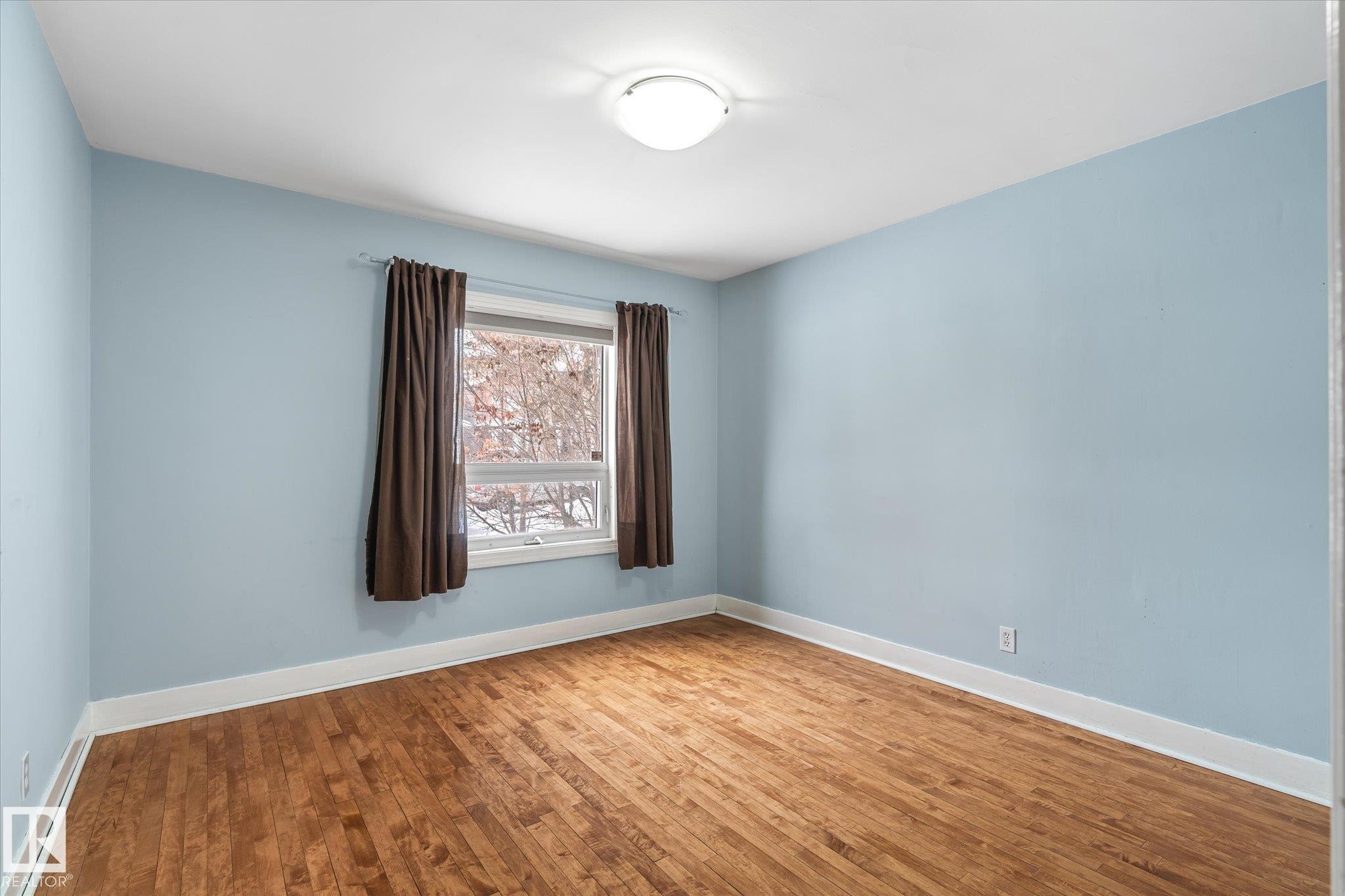 Spare room with baseboards and hardwood / wood-style floors - 10429 143 Street, Edmonton, AB - Indoor Photo Showing Other Room