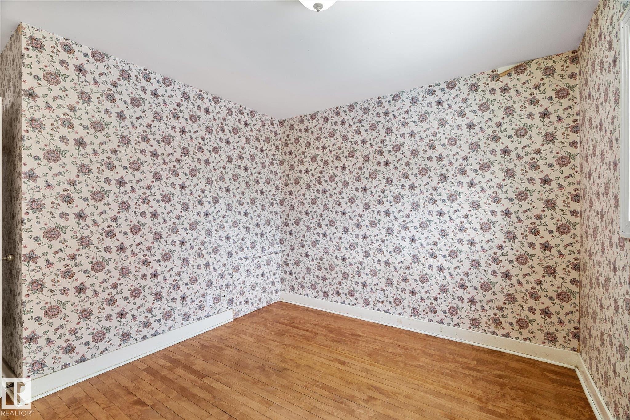 Unfurnished room with wallpapered walls and light wood finished floors - 10429 143 Street, Edmonton, AB - Indoor