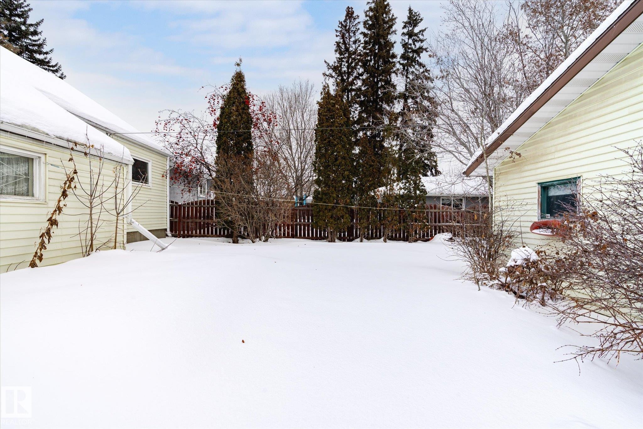View of yard layered in snow - 10429 143 Street, Edmonton, AB - Outdoor