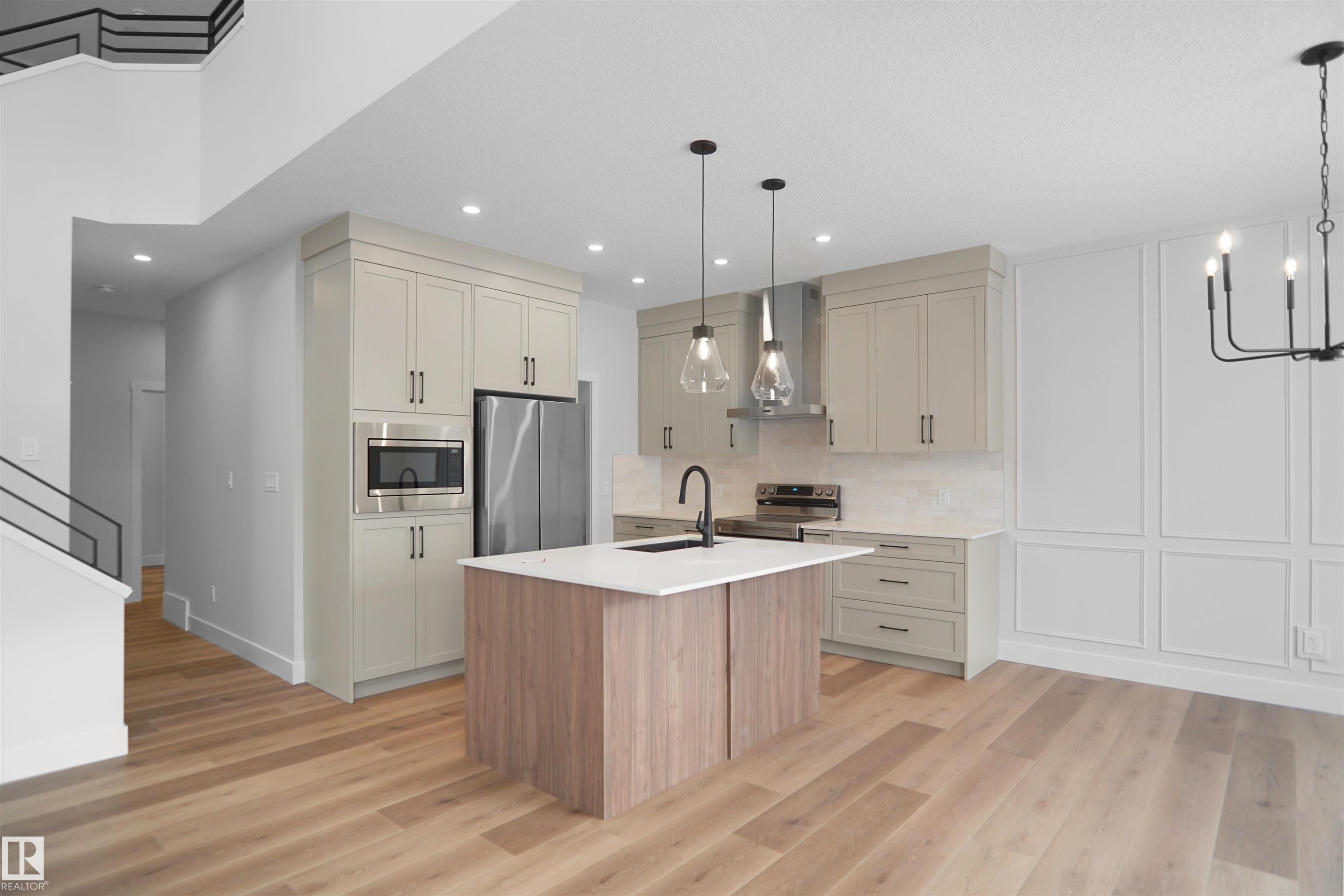 2823 152 Avenue, Edmonton, AB - Indoor Photo Showing Kitchen With Upgraded Kitchen