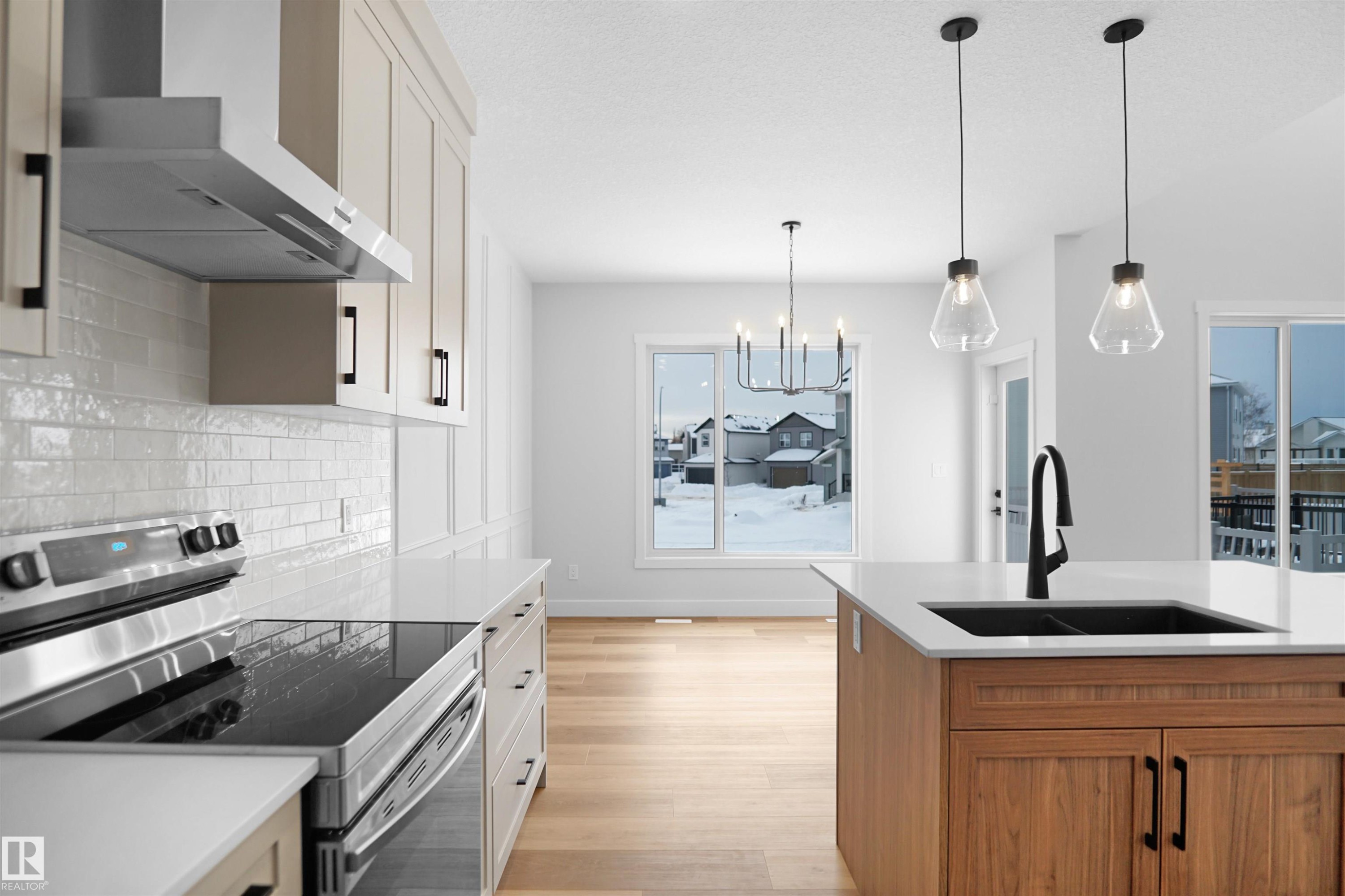 2823 152 Avenue, Edmonton, AB - Indoor Photo Showing Kitchen With Double Sink With Upgraded Kitchen