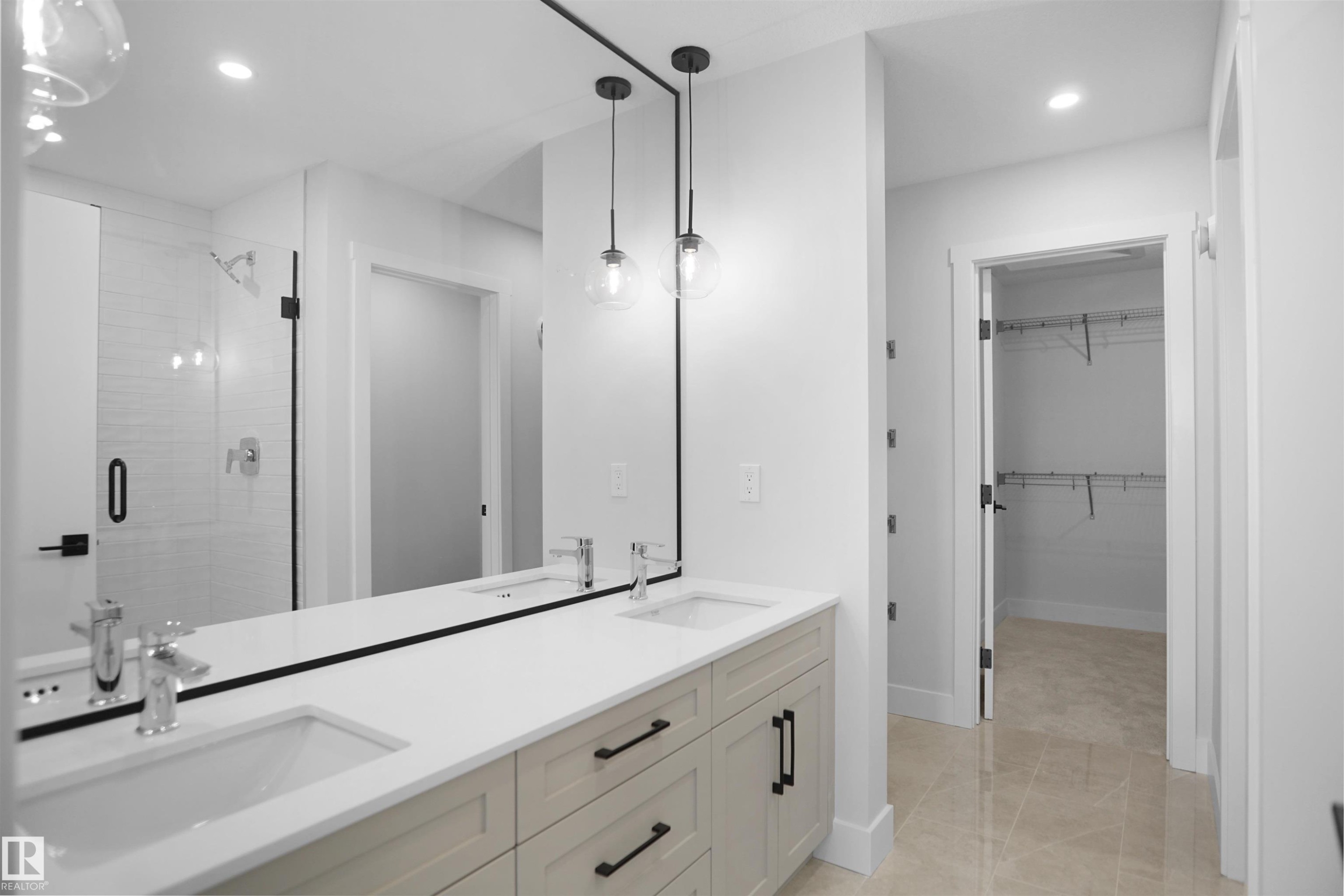 2823 152 Avenue, Edmonton, AB - Indoor Photo Showing Bathroom