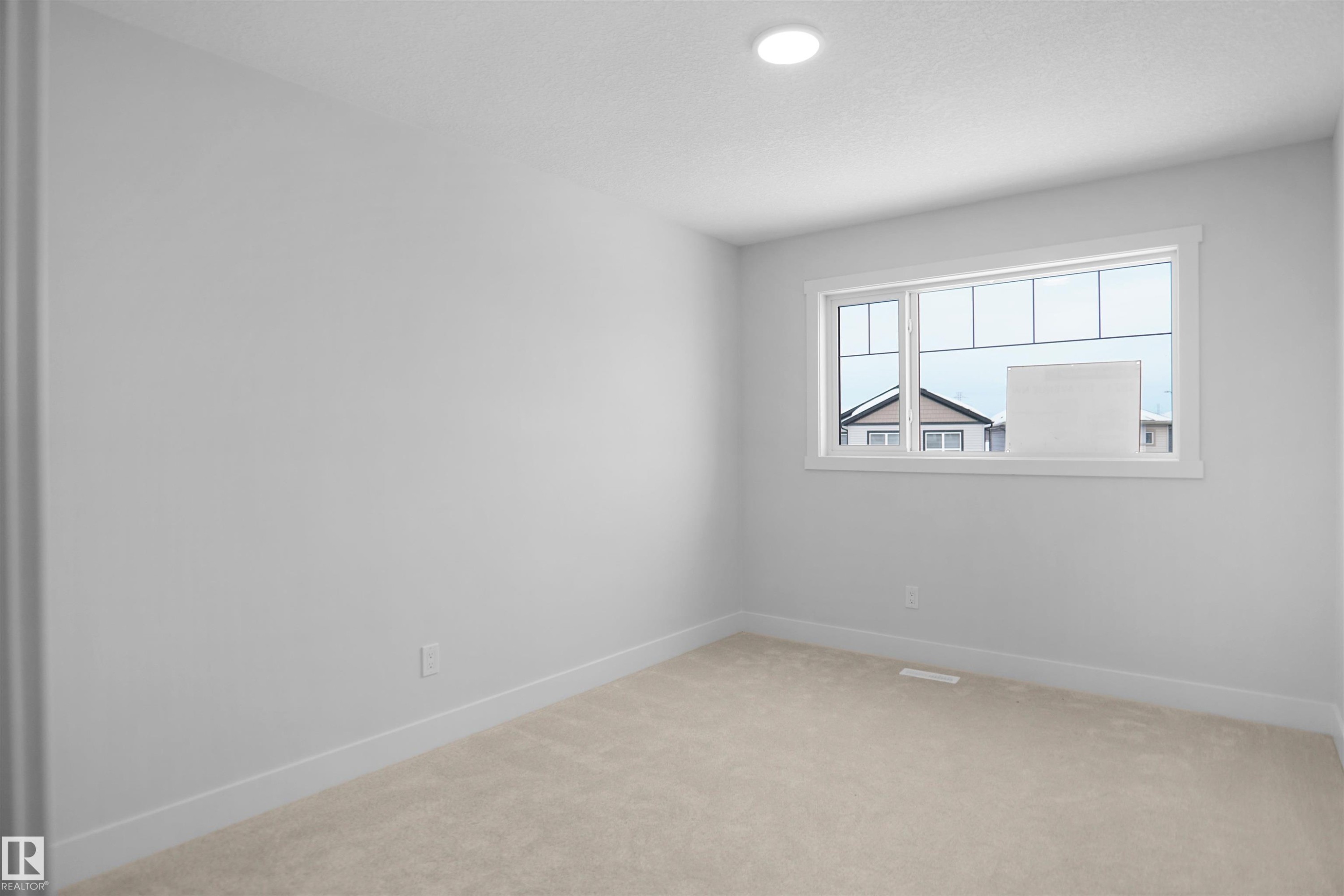 2823 152 Avenue, Edmonton, AB - Indoor Photo Showing Other Room