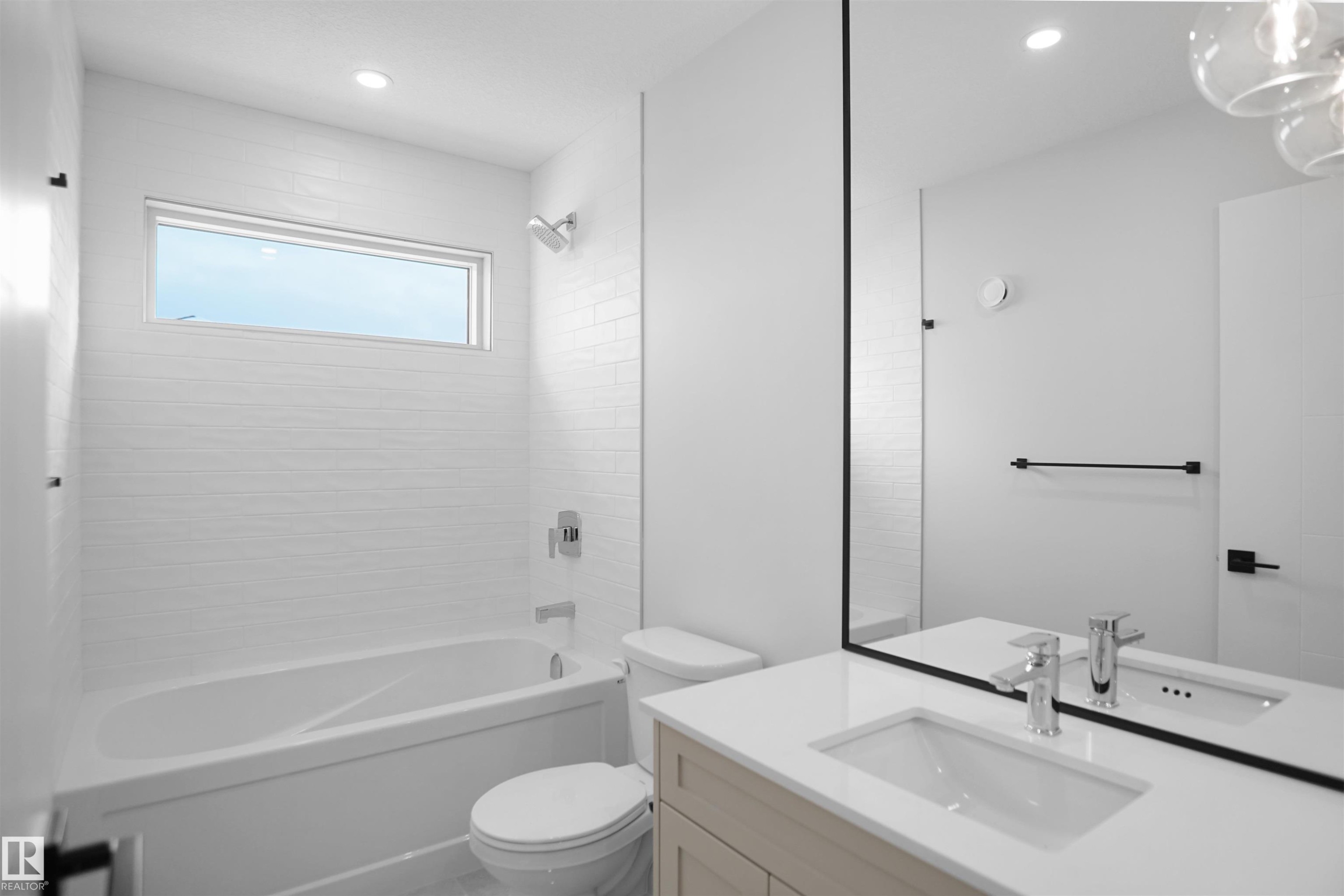 2823 152 Avenue, Edmonton, AB - Indoor Photo Showing Bathroom