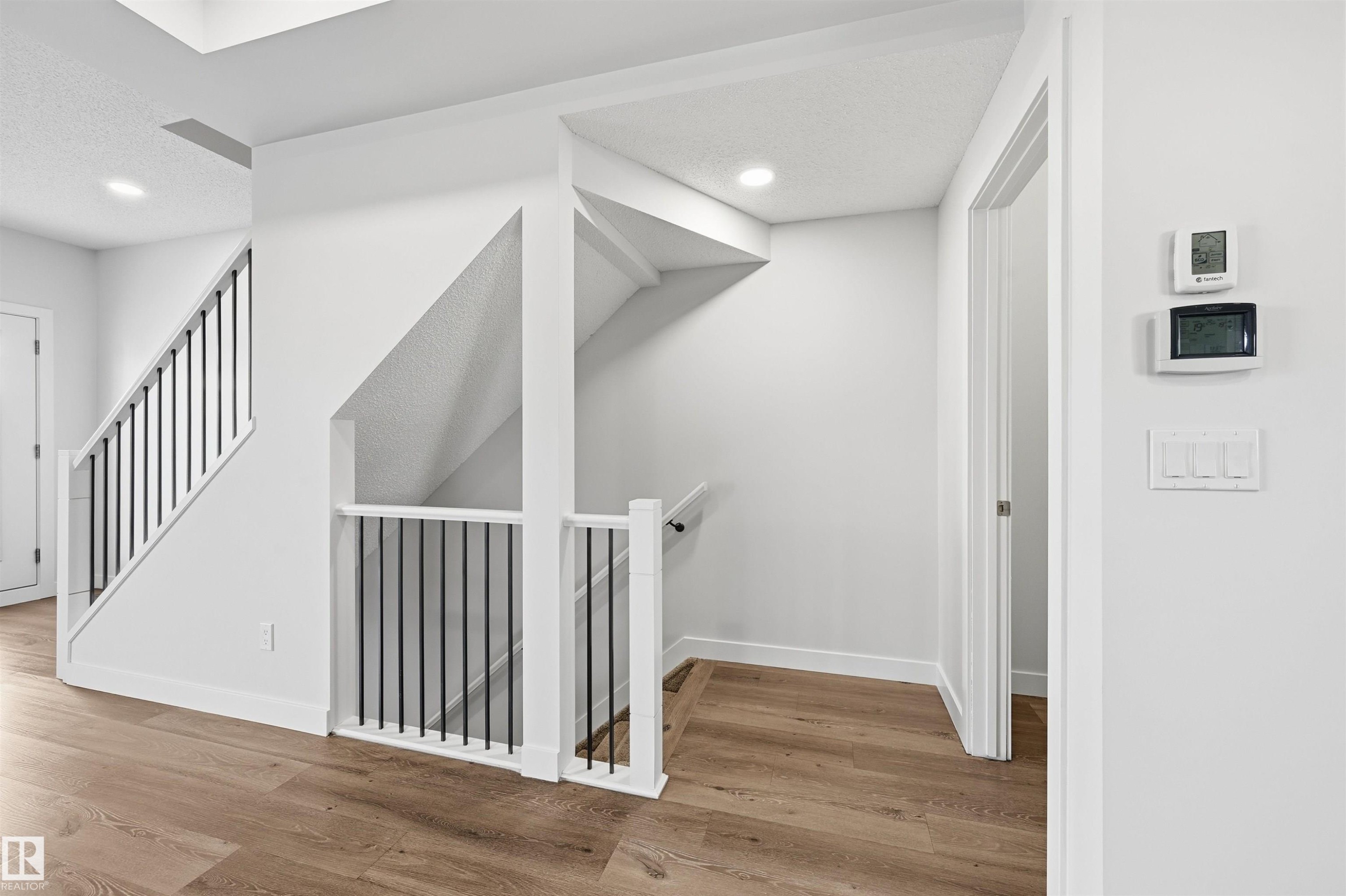 54 804 Welsh Drive, Edmonton, AB - Indoor Photo Showing Other Room