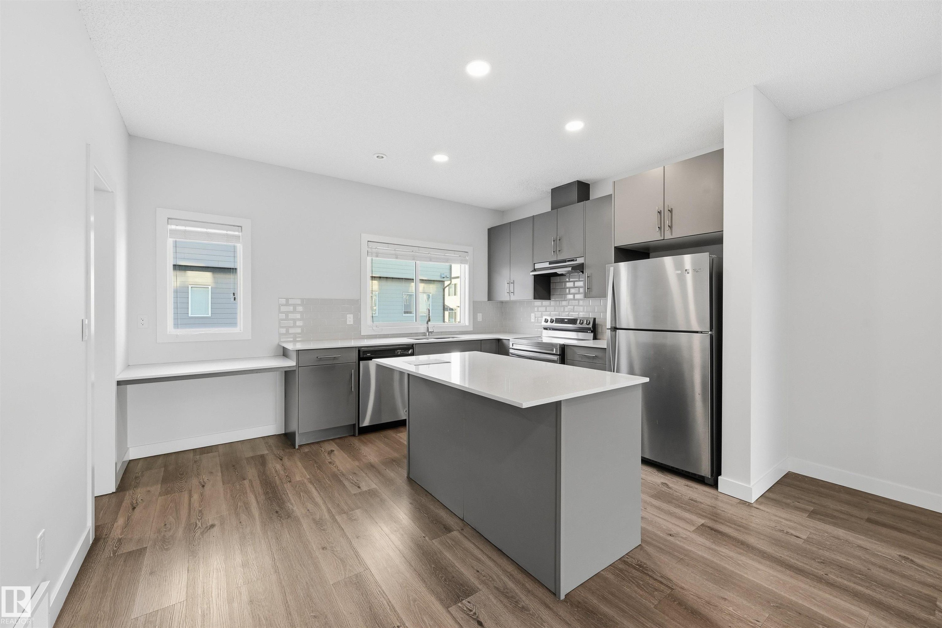 54 804 Welsh Drive, Edmonton, AB - Indoor Photo Showing Kitchen With Stainless Steel Kitchen With Upgraded Kitchen