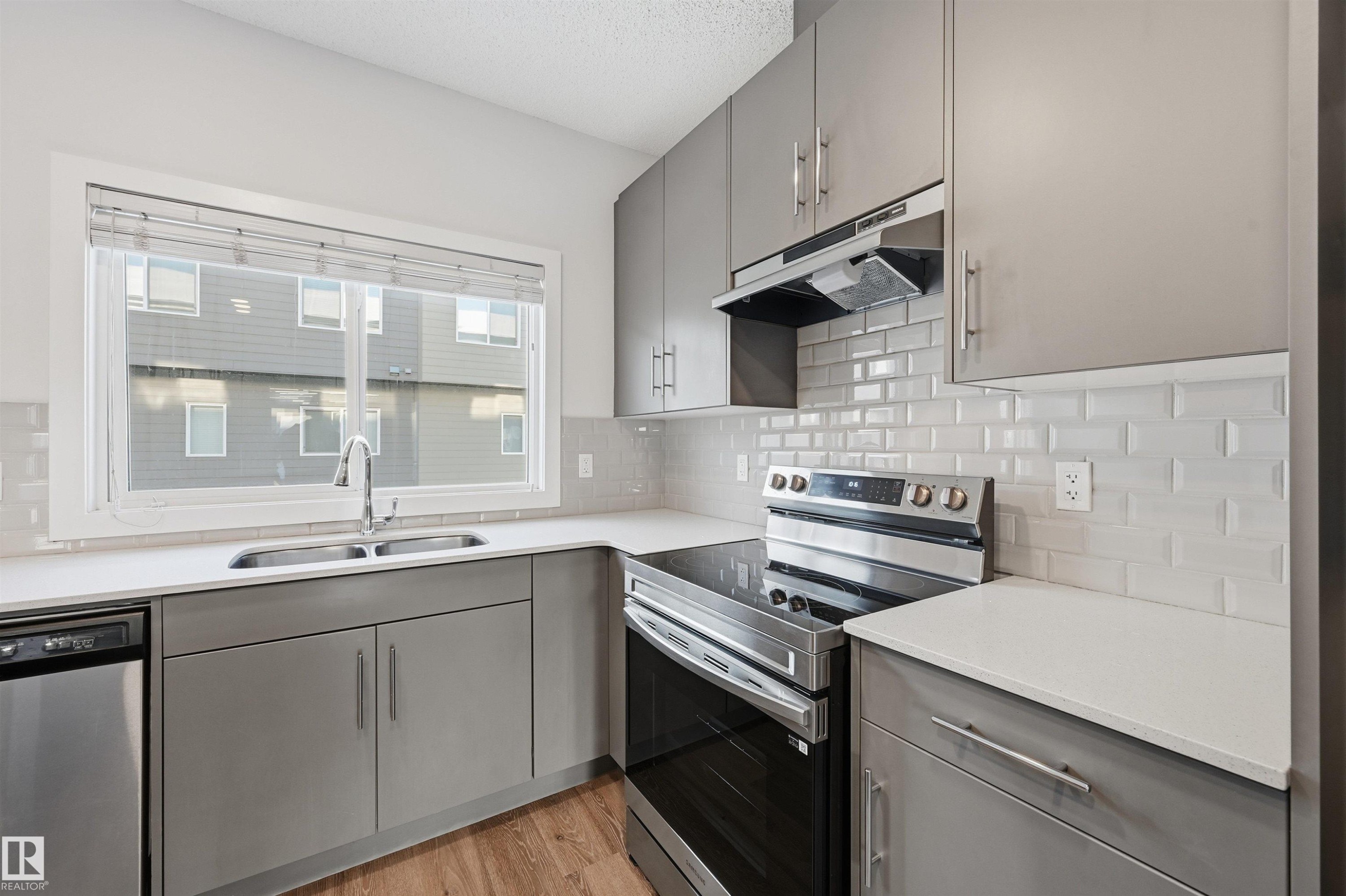 54 804 Welsh Drive, Edmonton, AB - Indoor Photo Showing Kitchen With Stainless Steel Kitchen With Double Sink