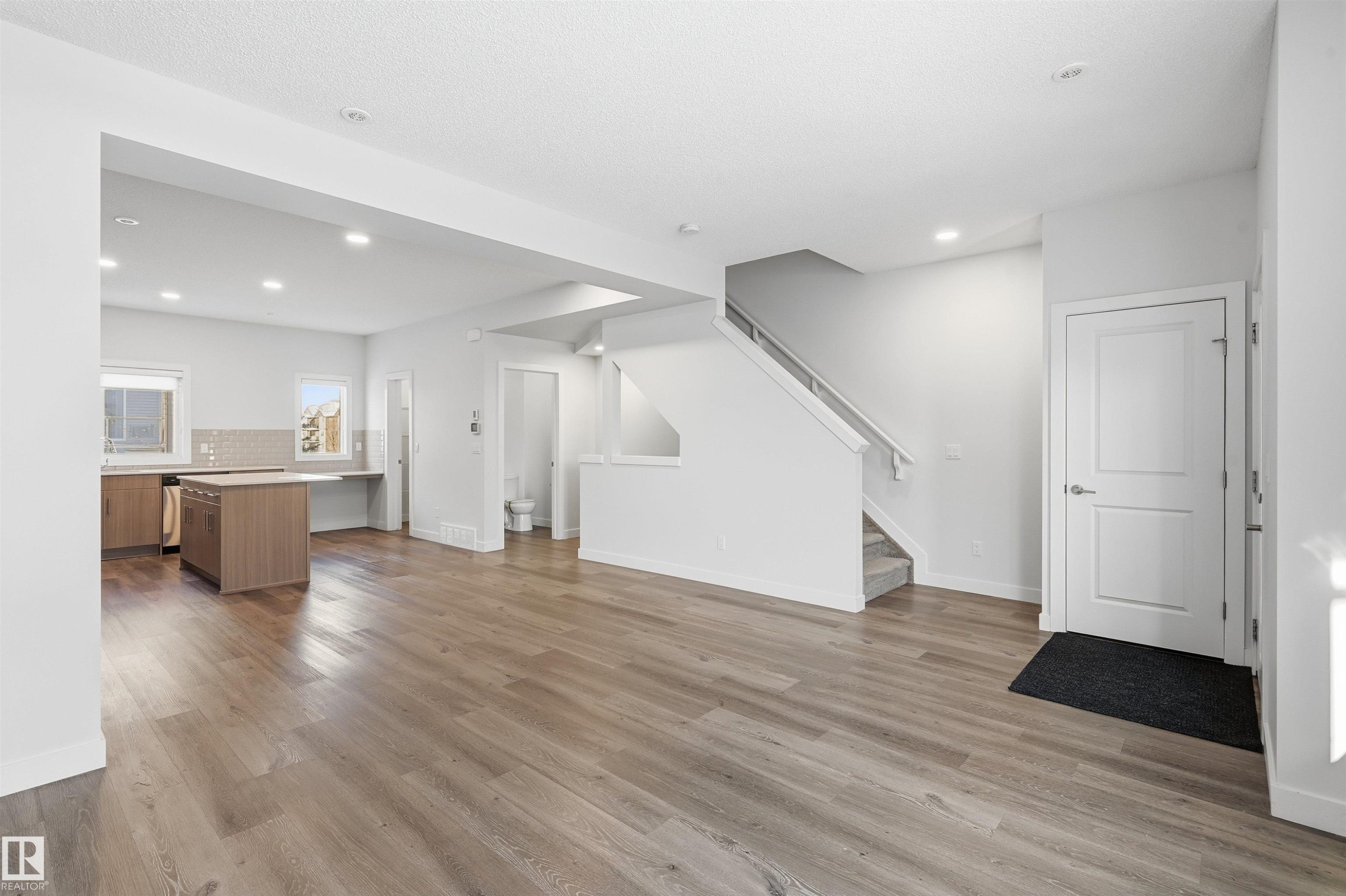 152 804 Welsh Drive, Edmonton, AB - Indoor