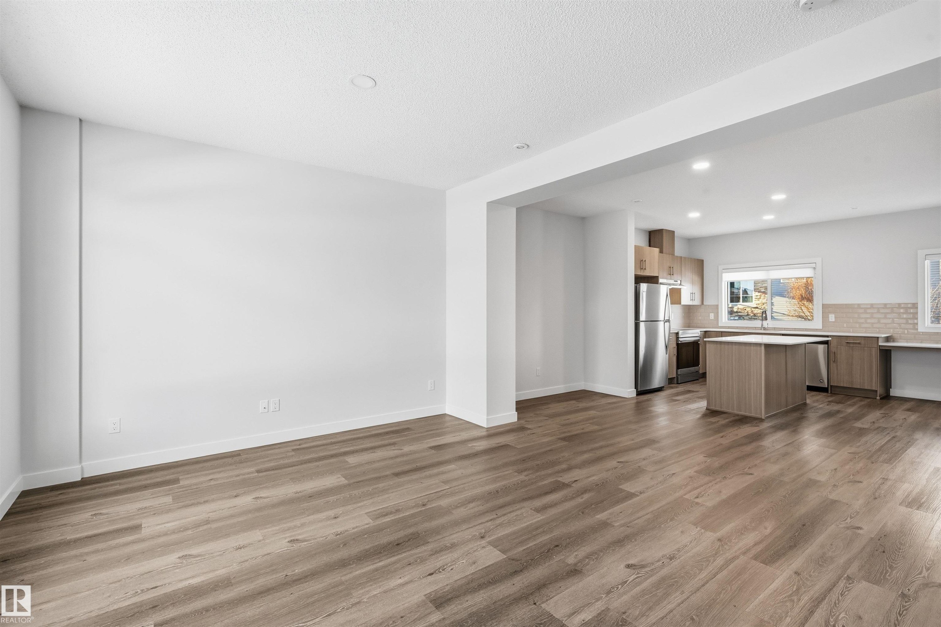 152 804 Welsh Drive, Edmonton, AB - Indoor Photo Showing Kitchen