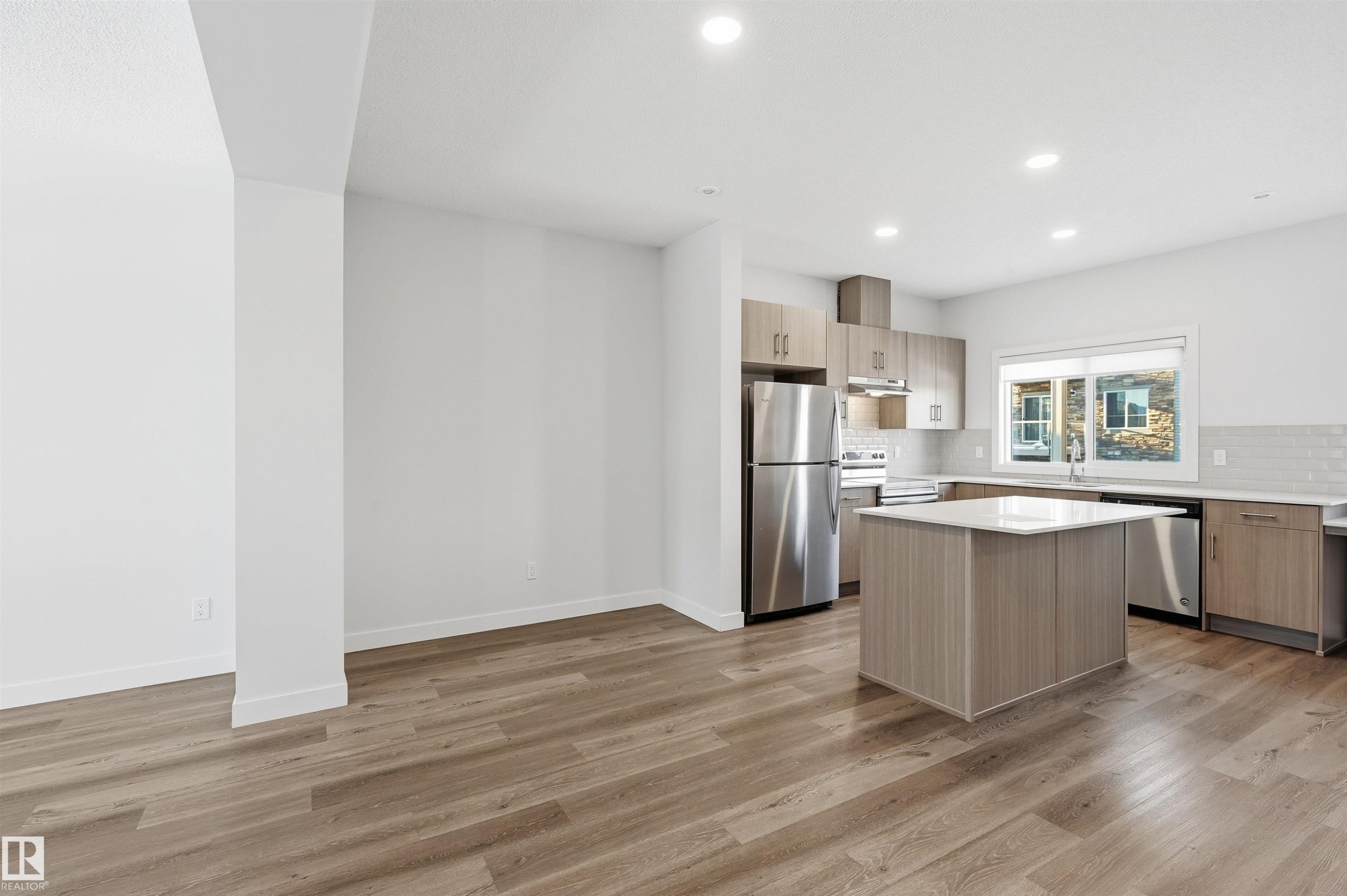 152 804 Welsh Drive, Edmonton, AB - Indoor Photo Showing Kitchen With Stainless Steel Kitchen