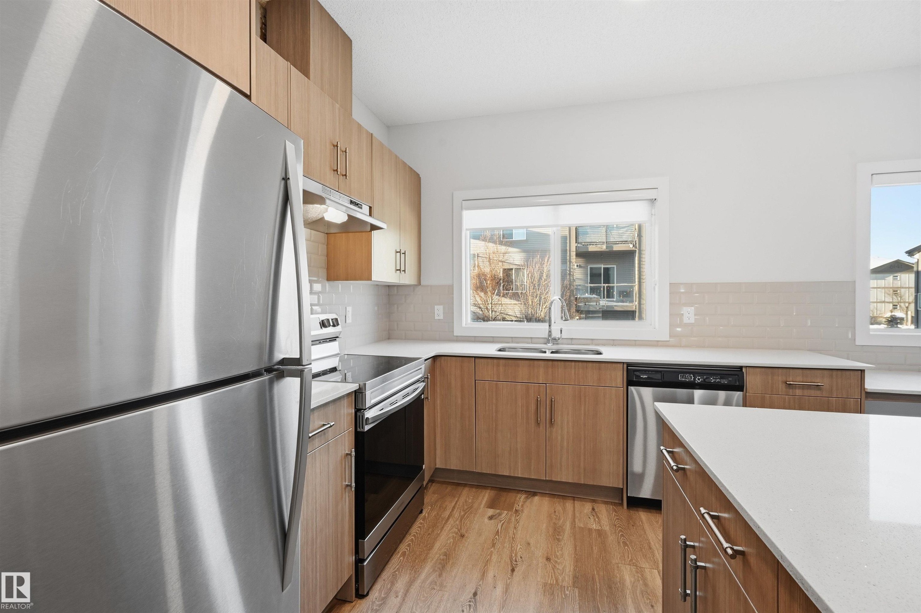 152 804 Welsh Drive, Edmonton, AB - Indoor Photo Showing Kitchen With Stainless Steel Kitchen
