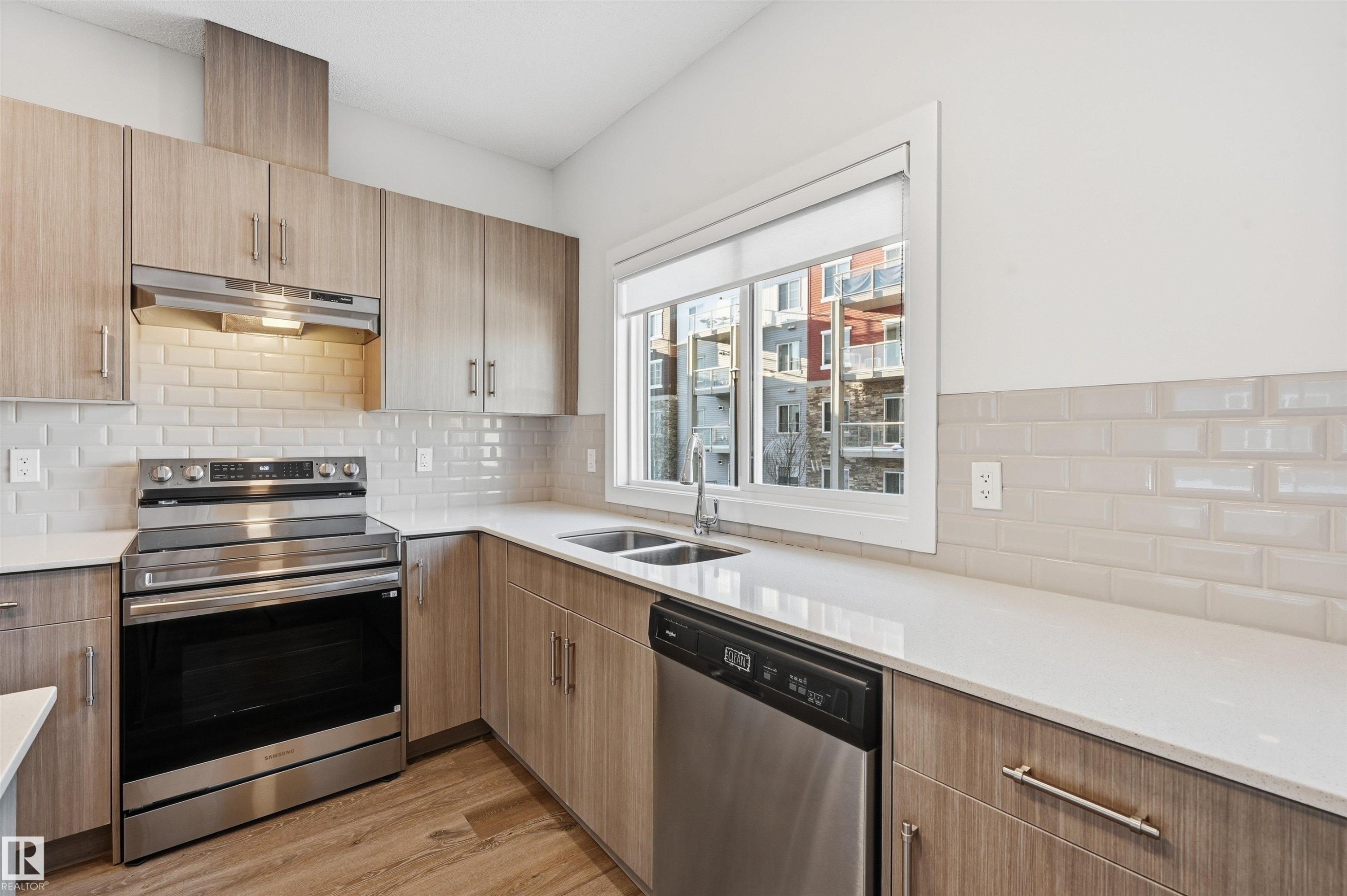 152 804 Welsh Drive, Edmonton, AB - Indoor Photo Showing Kitchen With Stainless Steel Kitchen With Double Sink