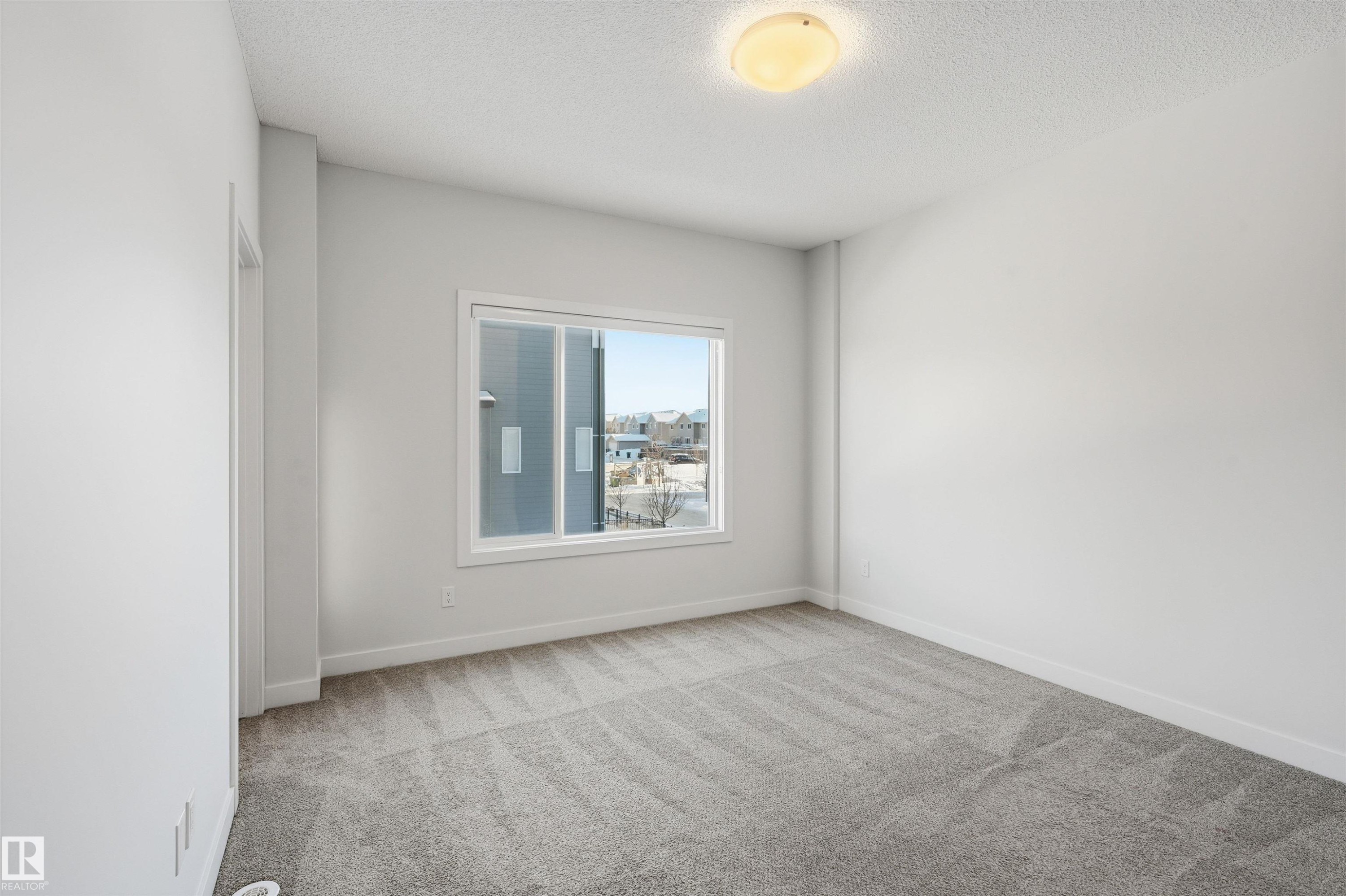 152 804 Welsh Drive, Edmonton, AB - Indoor Photo Showing Other Room