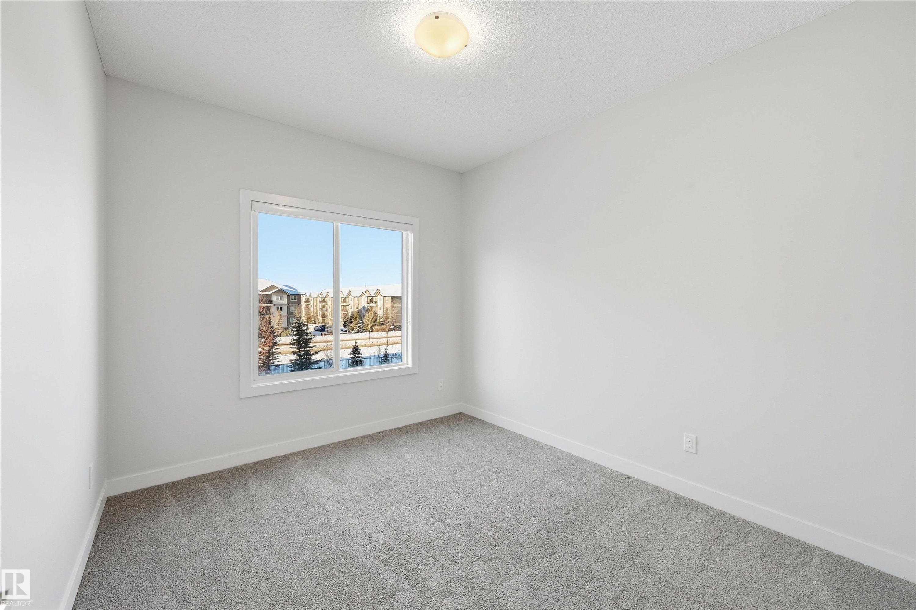 152 804 Welsh Drive, Edmonton, AB - Indoor Photo Showing Other Room