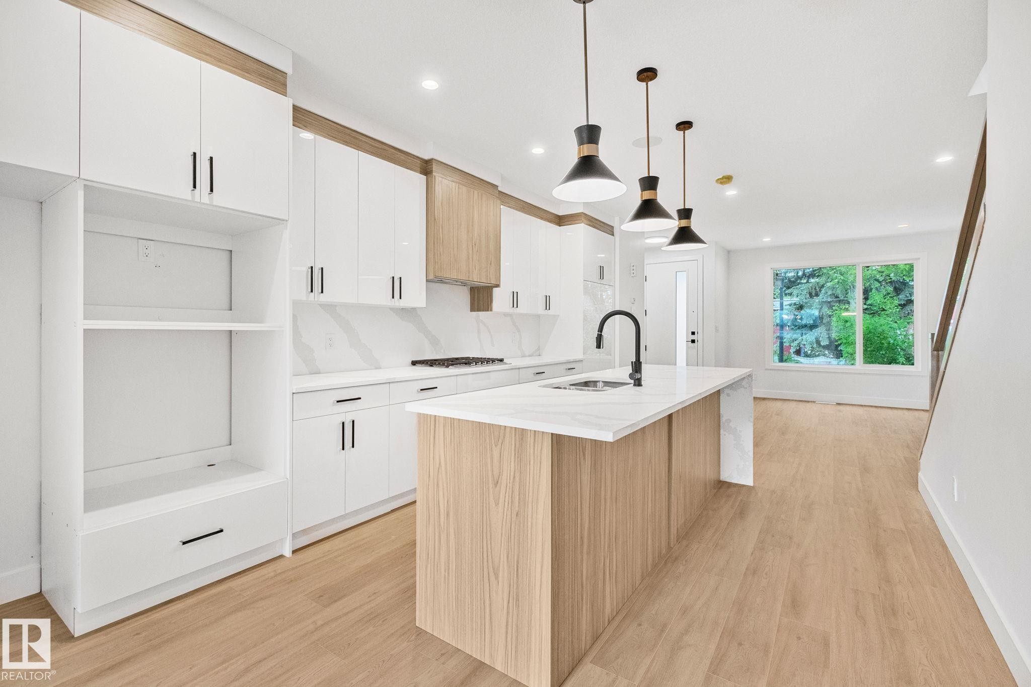 Edmonton, AB - Indoor Photo Showing Kitchen With Upgraded Kitchen